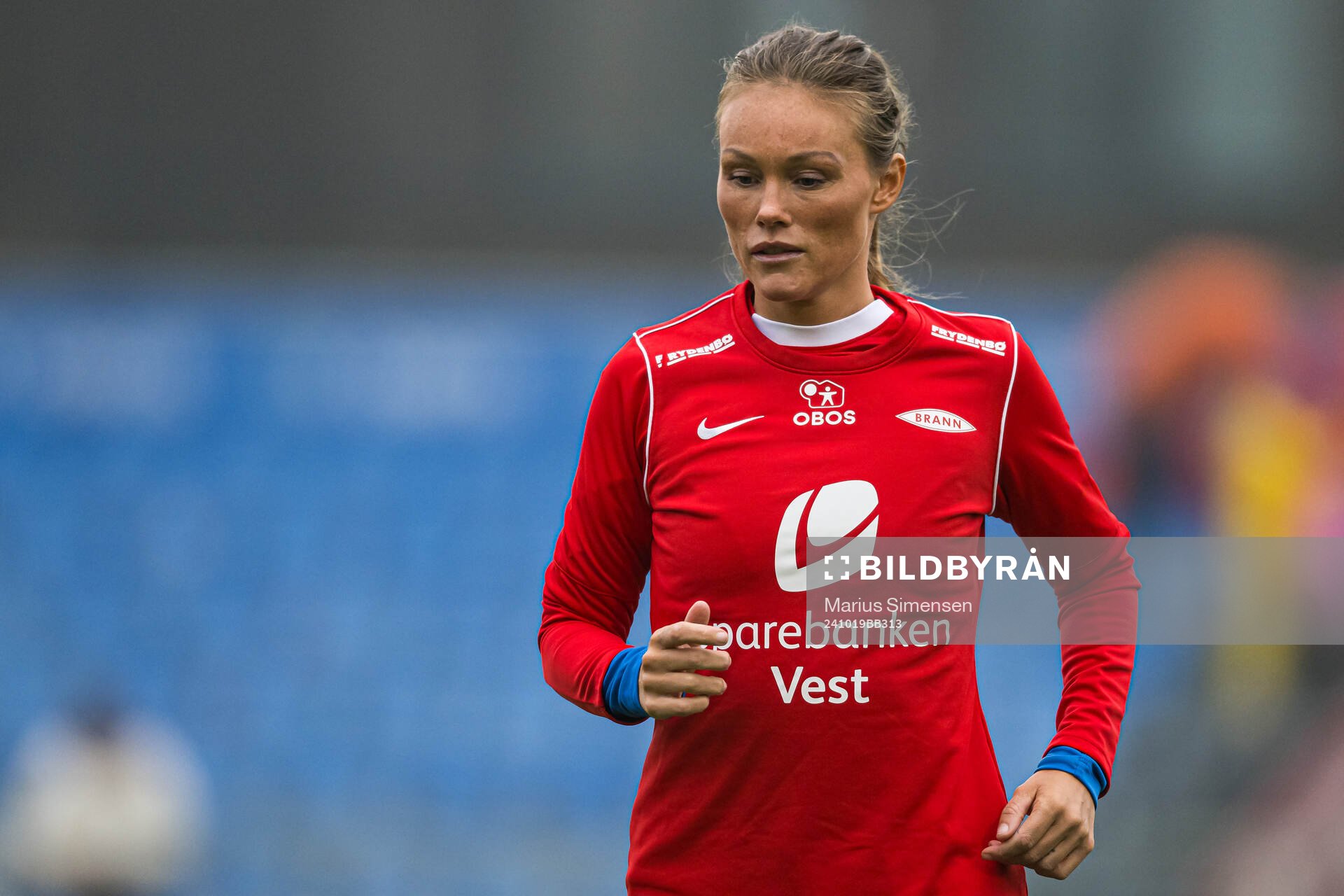 Ingrid Østervold Stenevik of Brann warms up