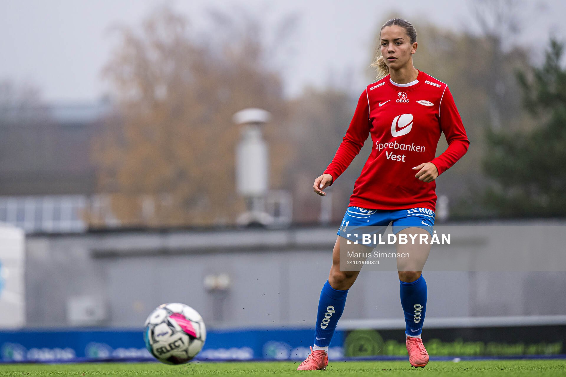 Johanna Anna Maria Renmark of Brann warms up