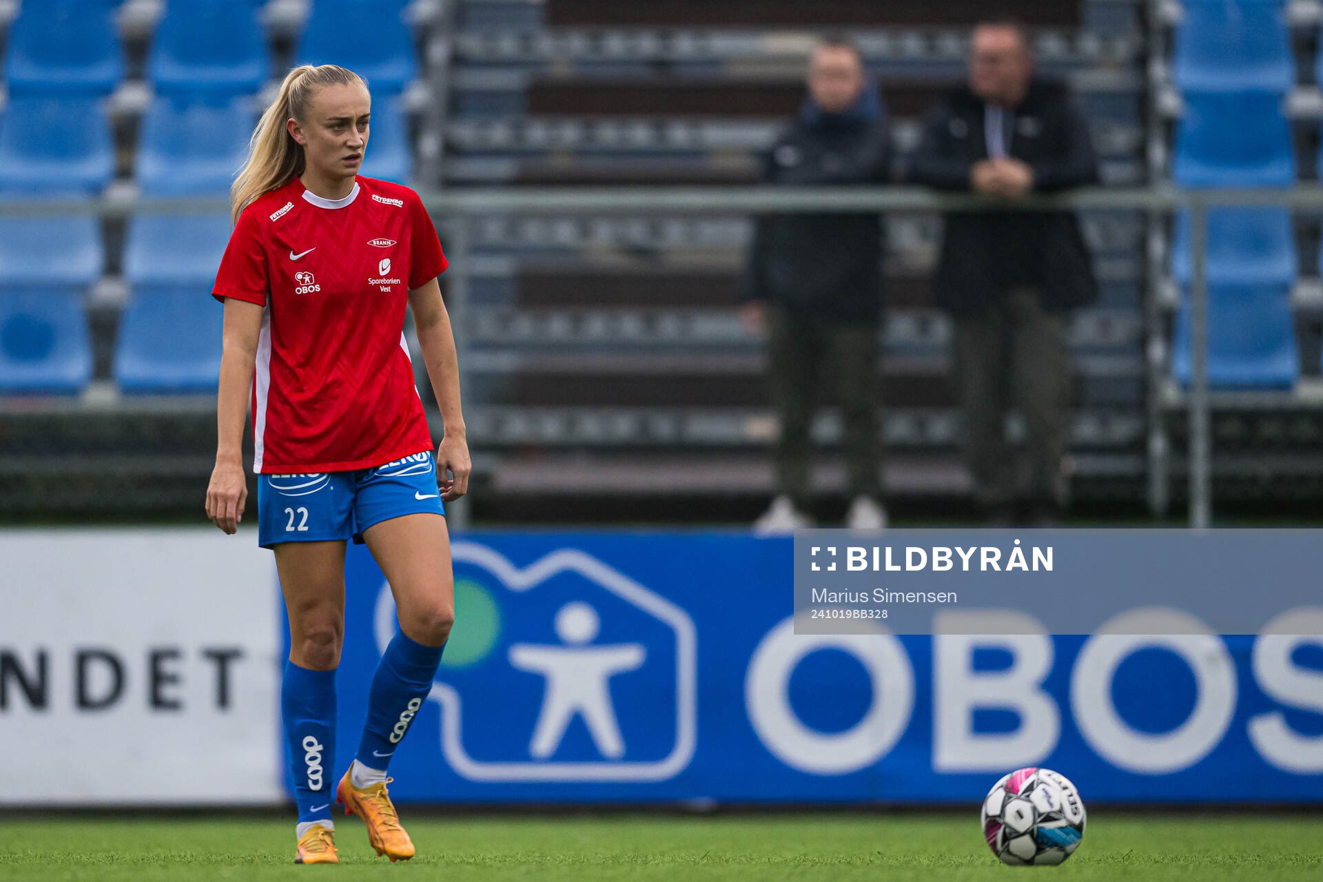 Lauren Alison Davidson of Brann warms up