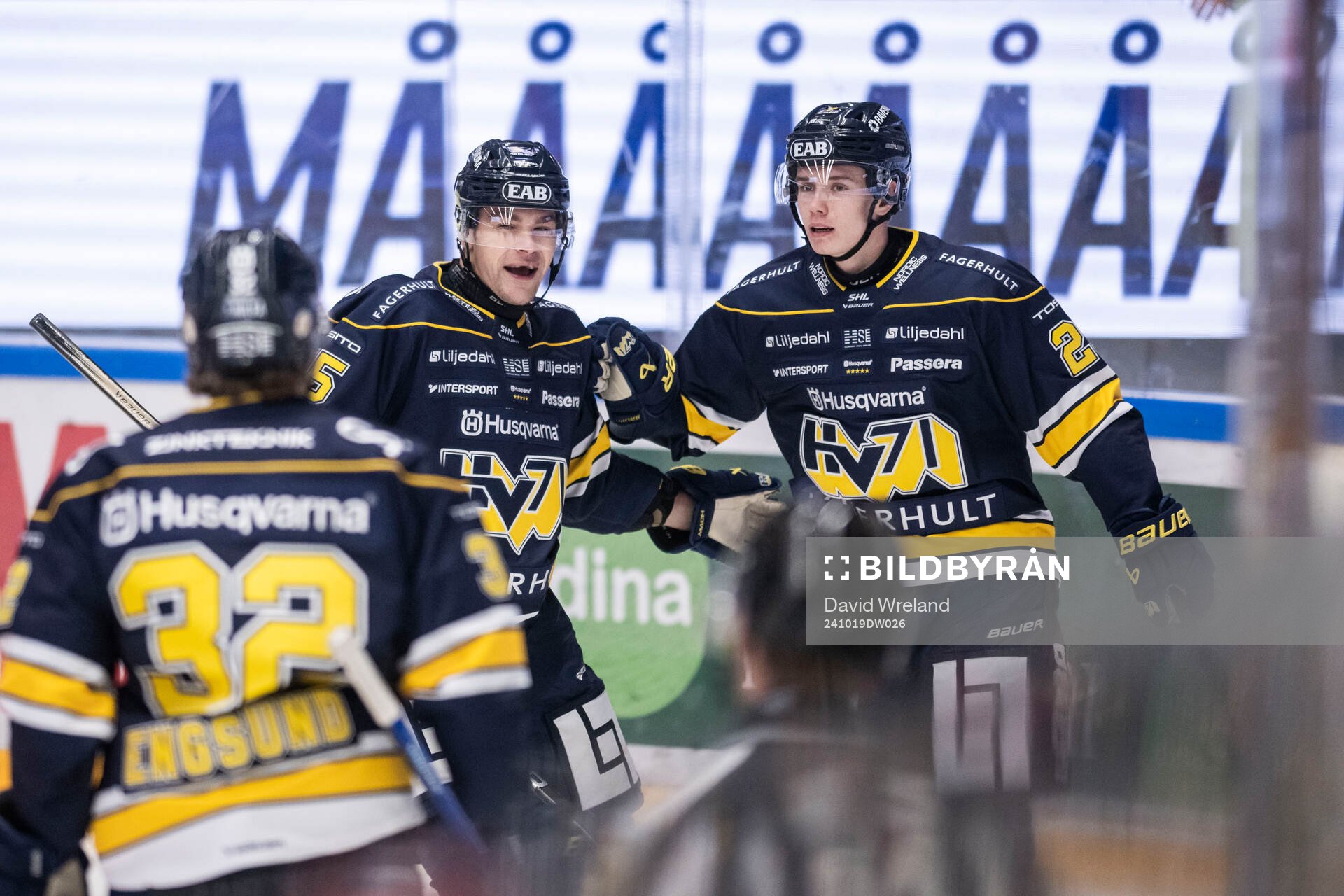 HV71s Wilhelm Hallquisth jublar