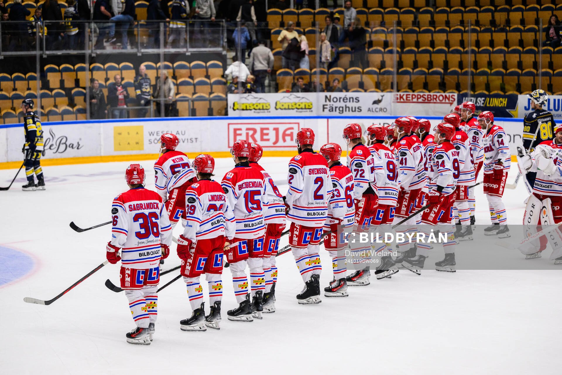 Timrås spelare jublar