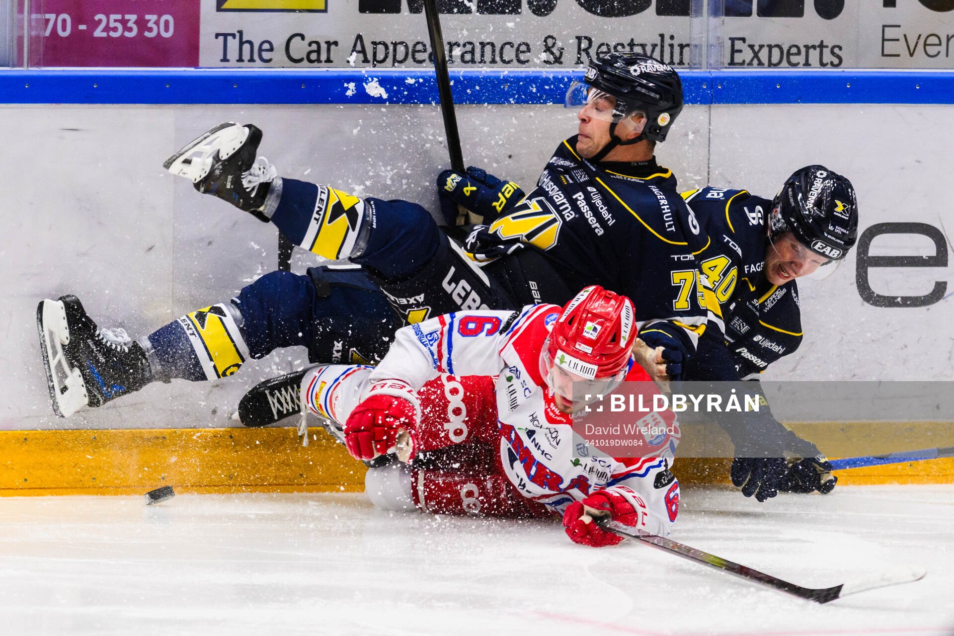 Timrås Kevin Rönnelöw och HV71s Radan Lenc och Oskar