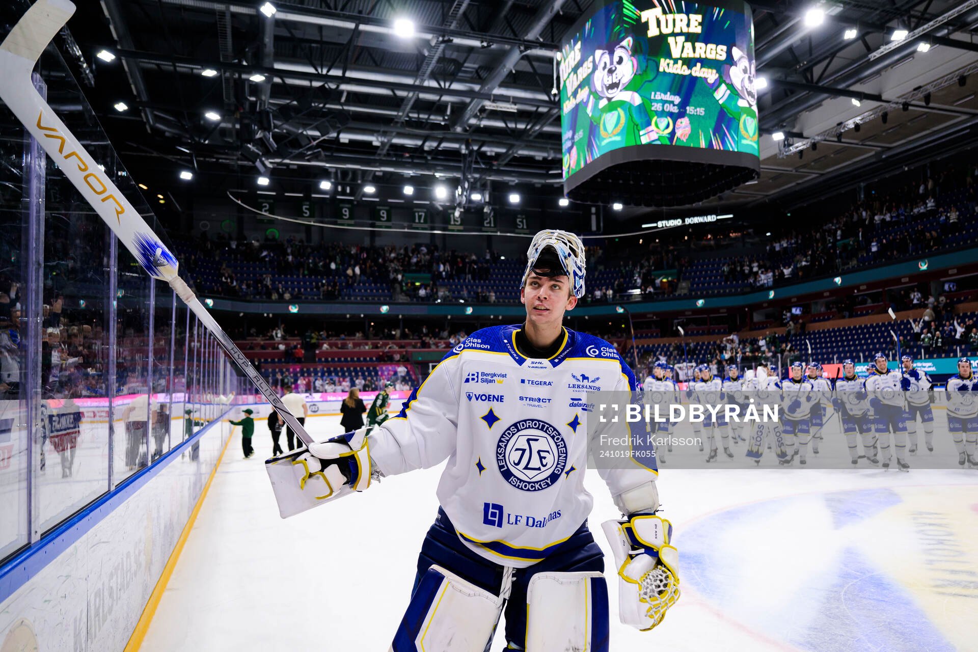 Leksands målvakt Marcus Gidlöf jublar