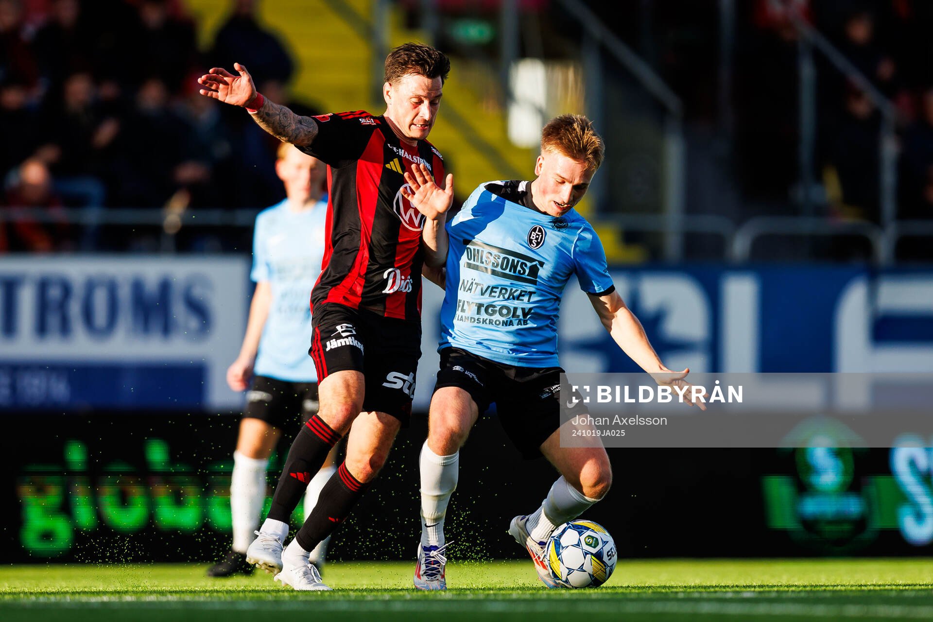 Östersunds Jamie Ryan Hopcutt och Landskronas Constantino