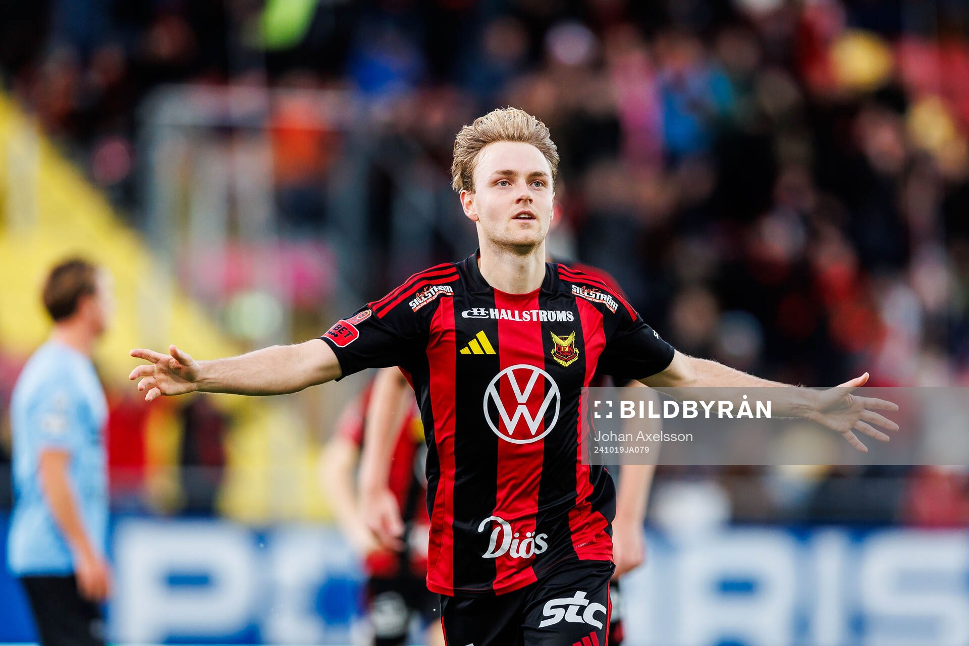 Östersunds Simon Marklund jublar efter 2-1 under fotbollsmatchen i Superettan mellan Östersund och Landskrona den 19 oktober 2024 i Östersund.