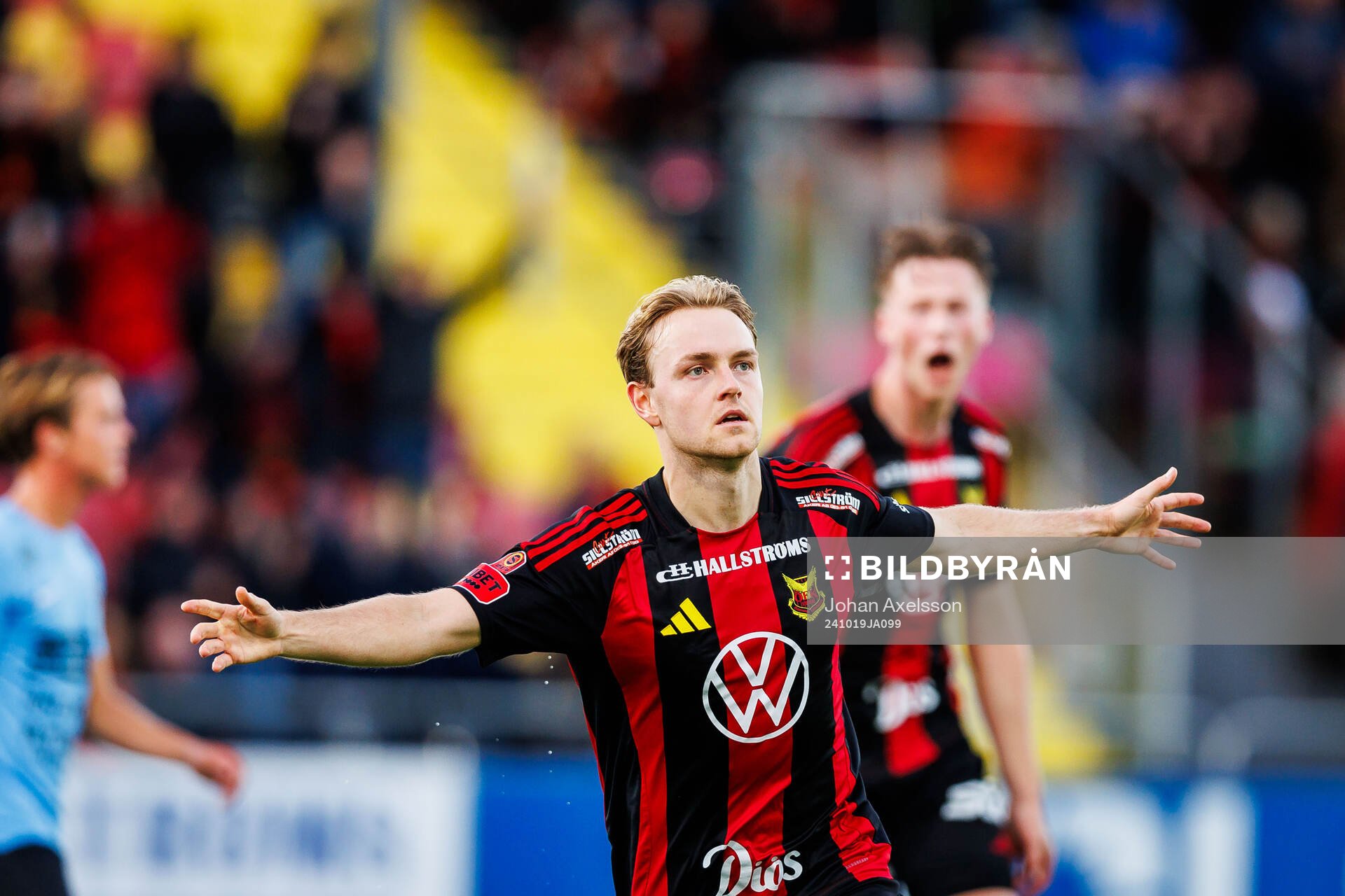 Östersunds Simon Marklund jublar