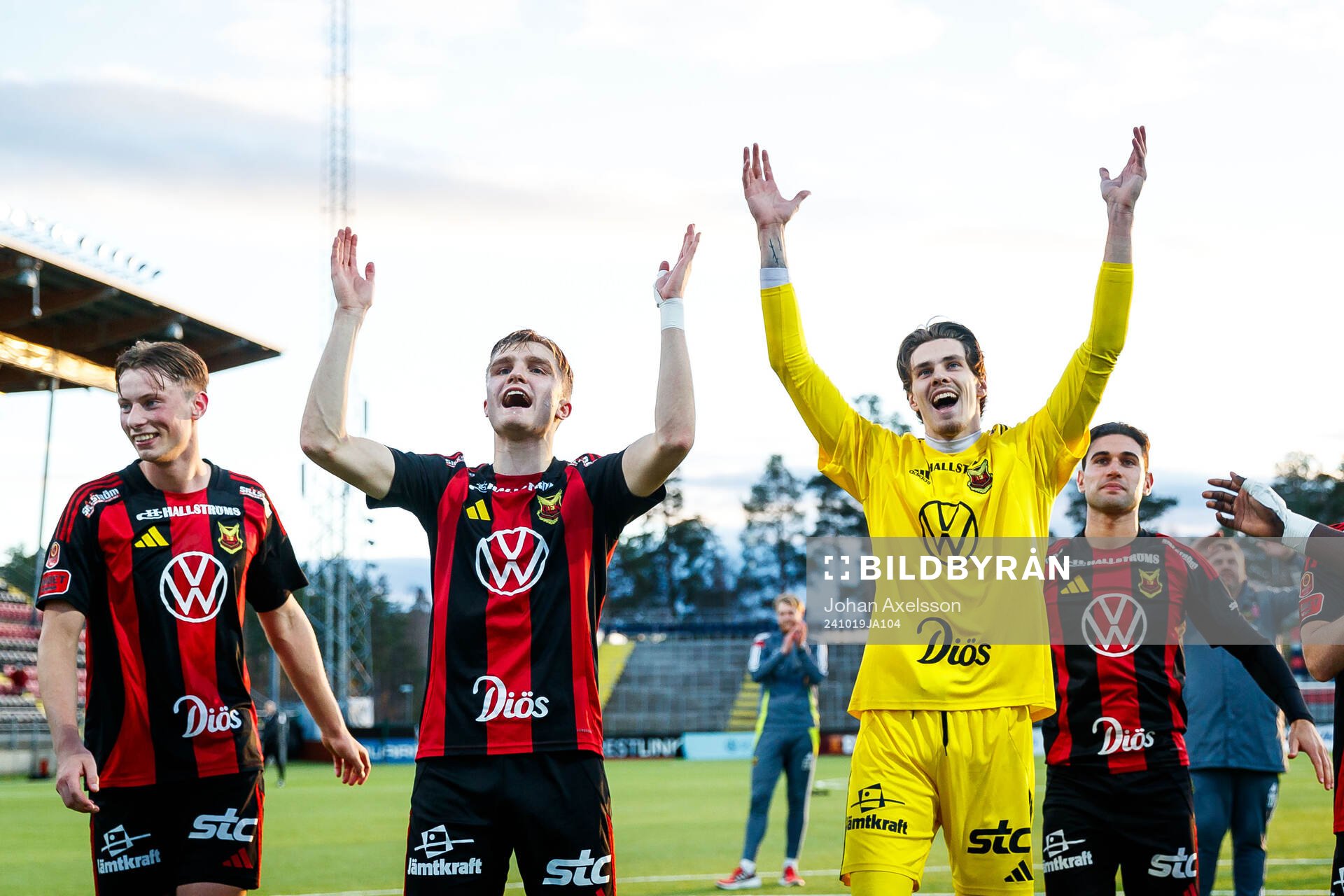 Östersunds Jakob Hedenquist och målvakt Adam Benediktsson