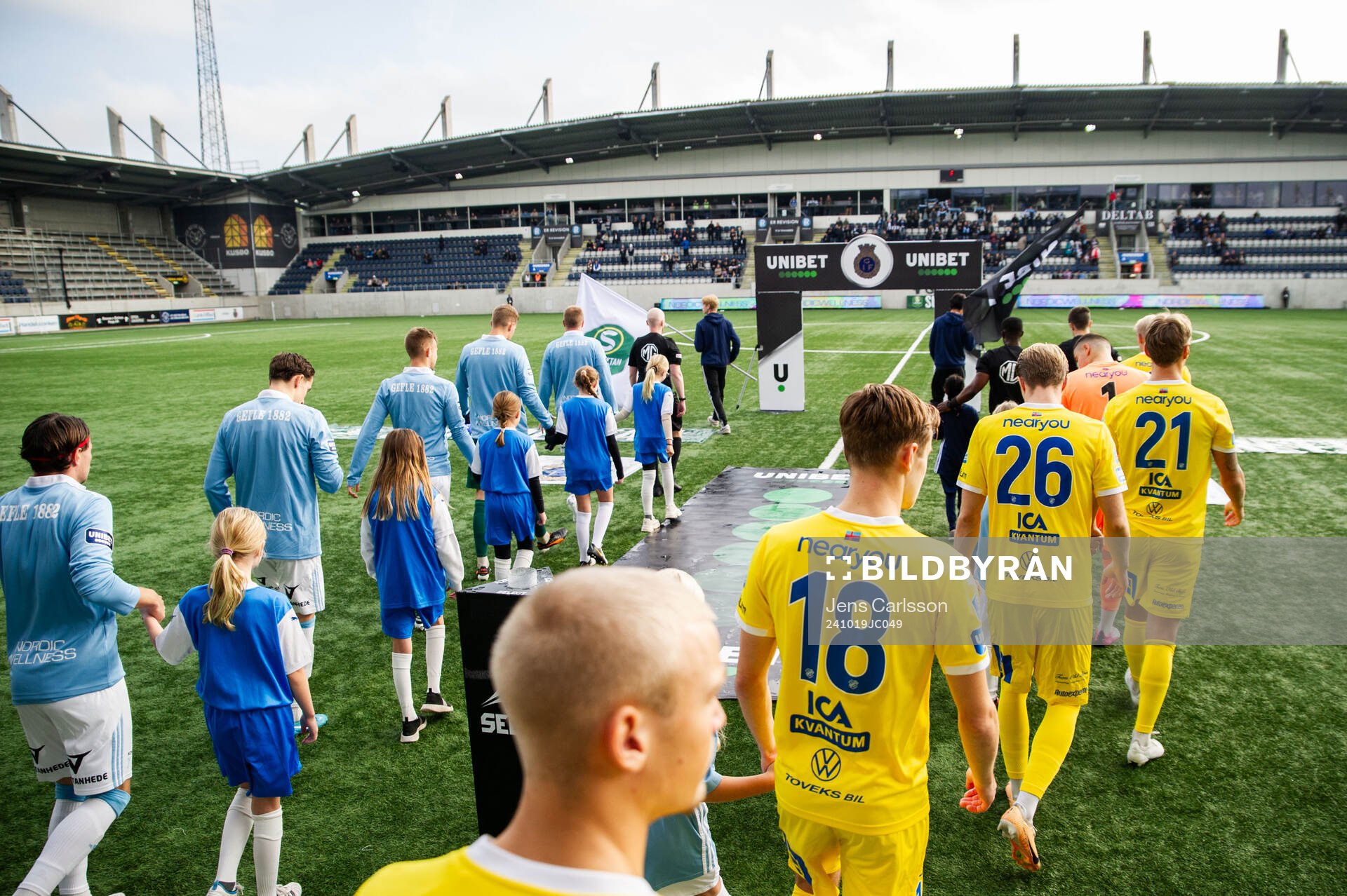 Gefles och IK Oddevolds spelare gör entré