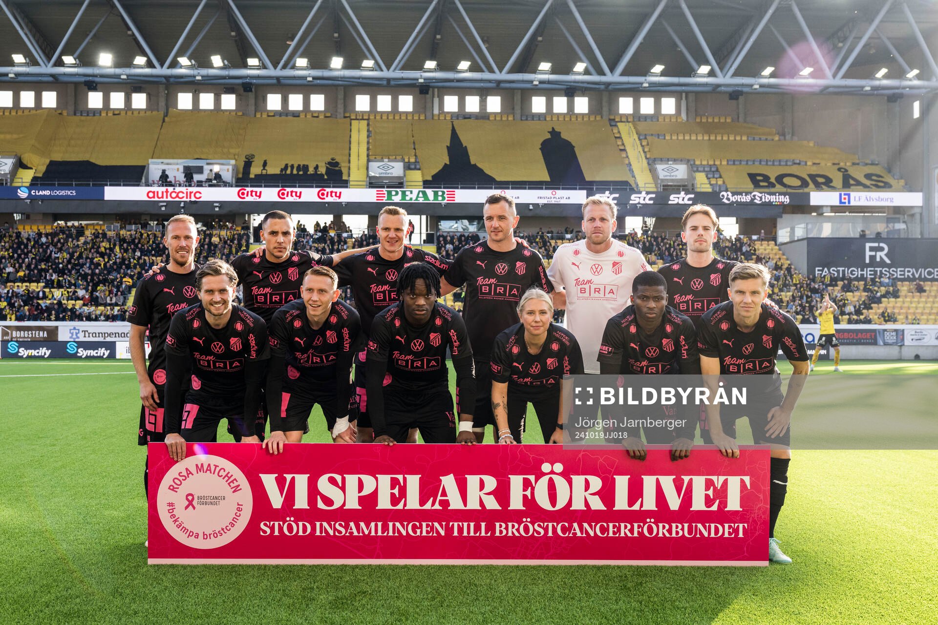 Häckens spelare ställer upp för en gruppbild