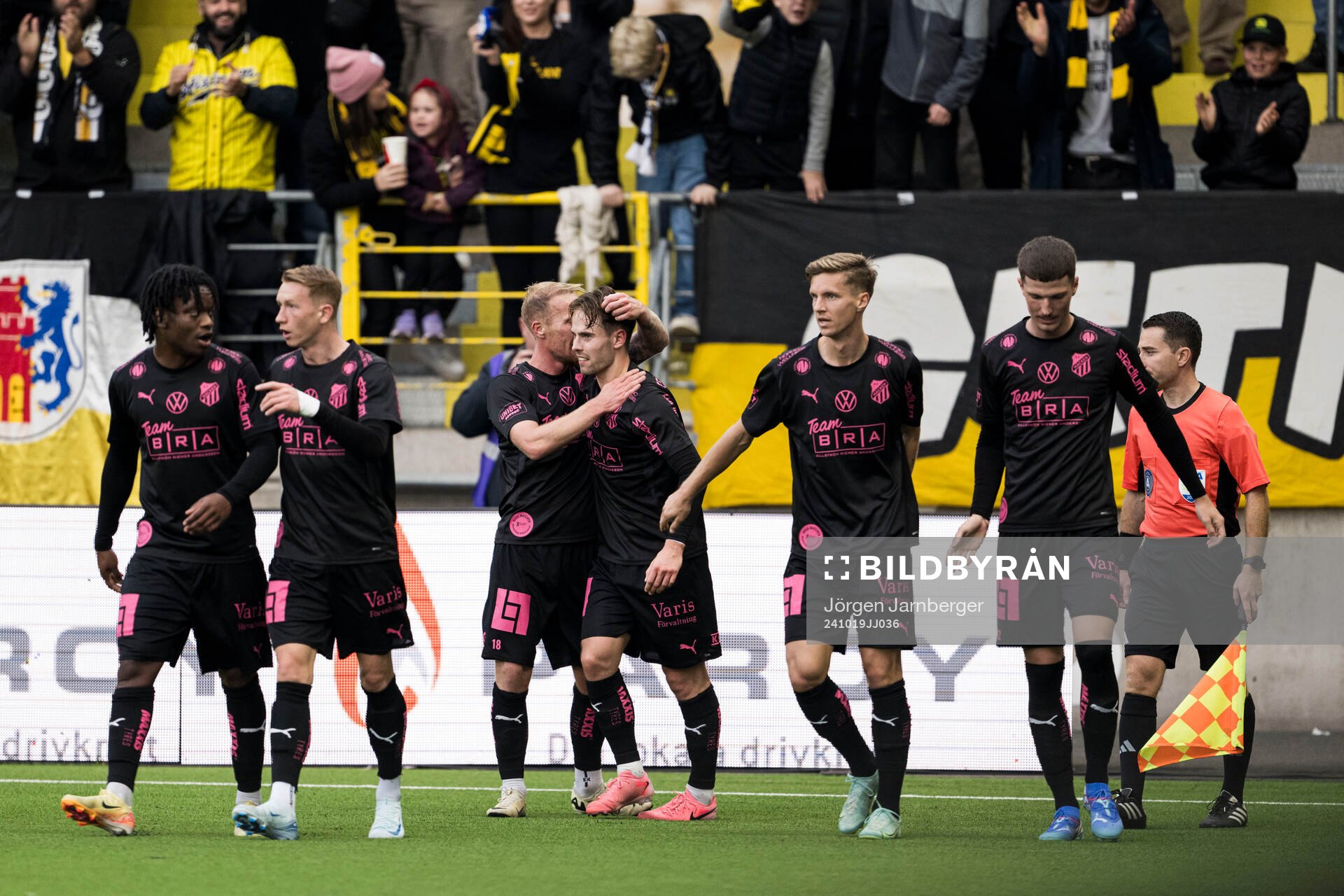 Häckens Lars Olden Larsen jublar