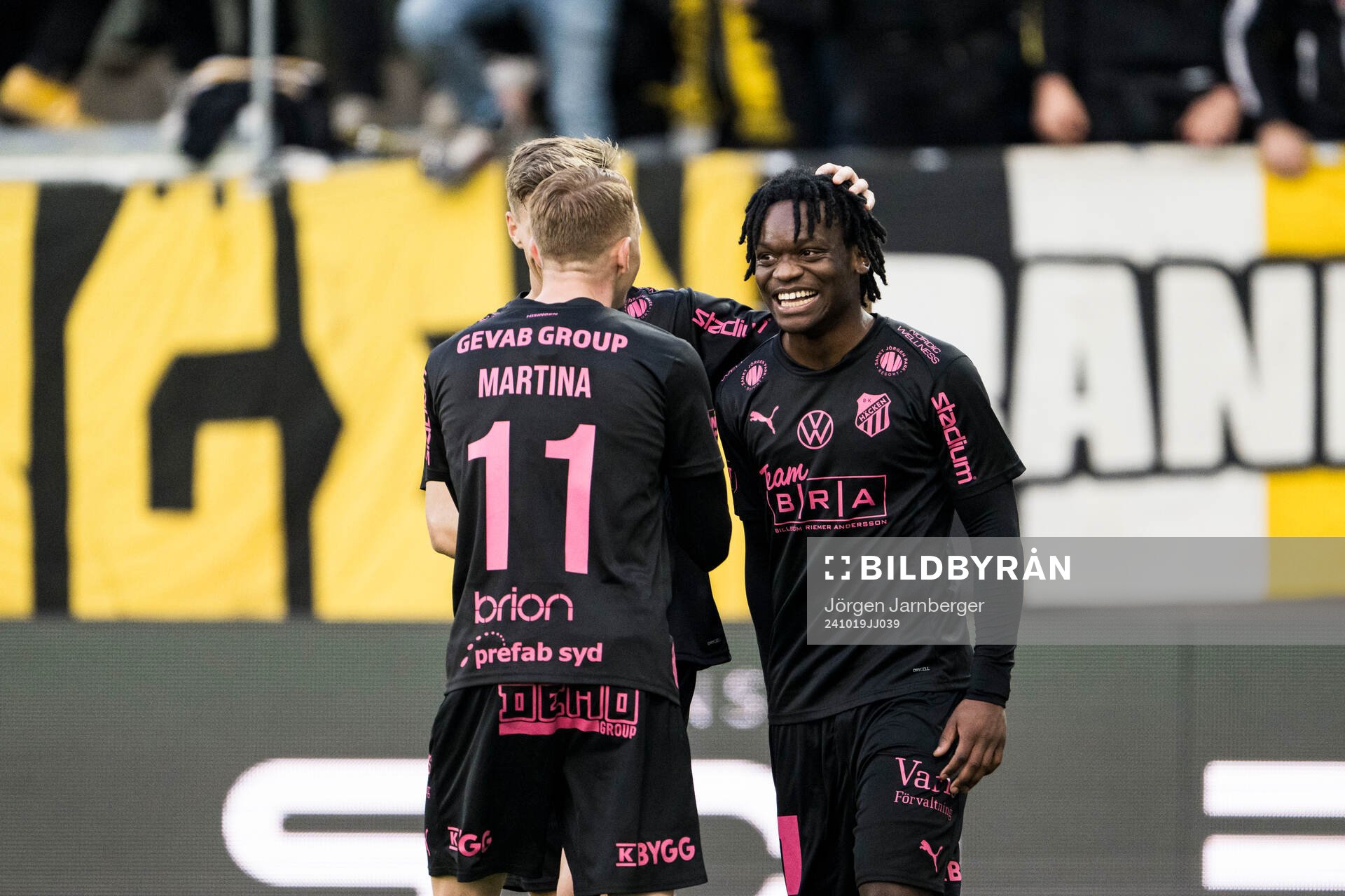 Häckens Jeremy Agbonifo jublar