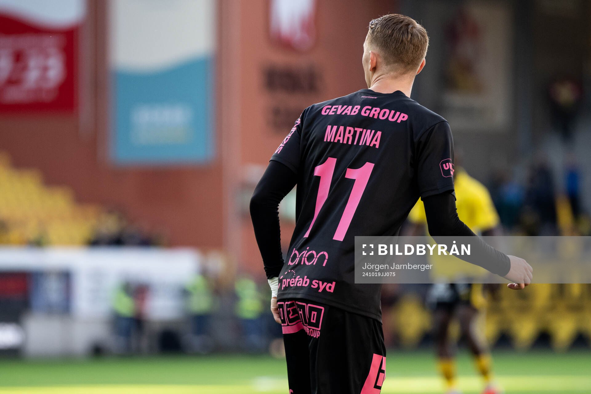 Häckens Julius Lindberg med namnet Martina på tröjan