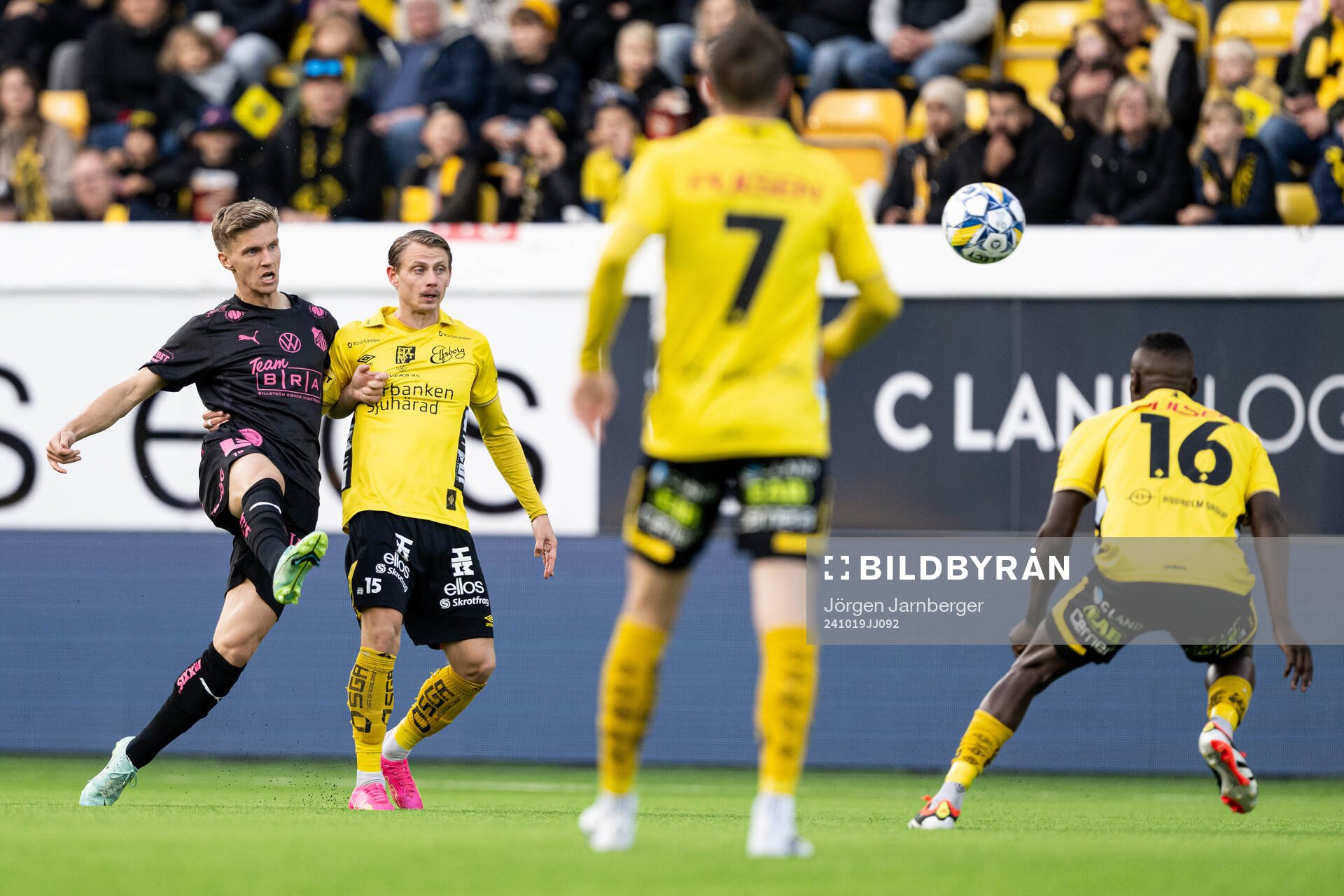 Häckens Samuel Leach Holm och Elfsborgs Simon Hedlund