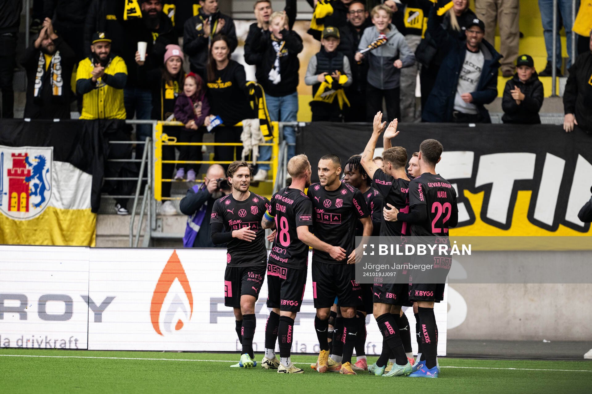 Häckens spelare jublar