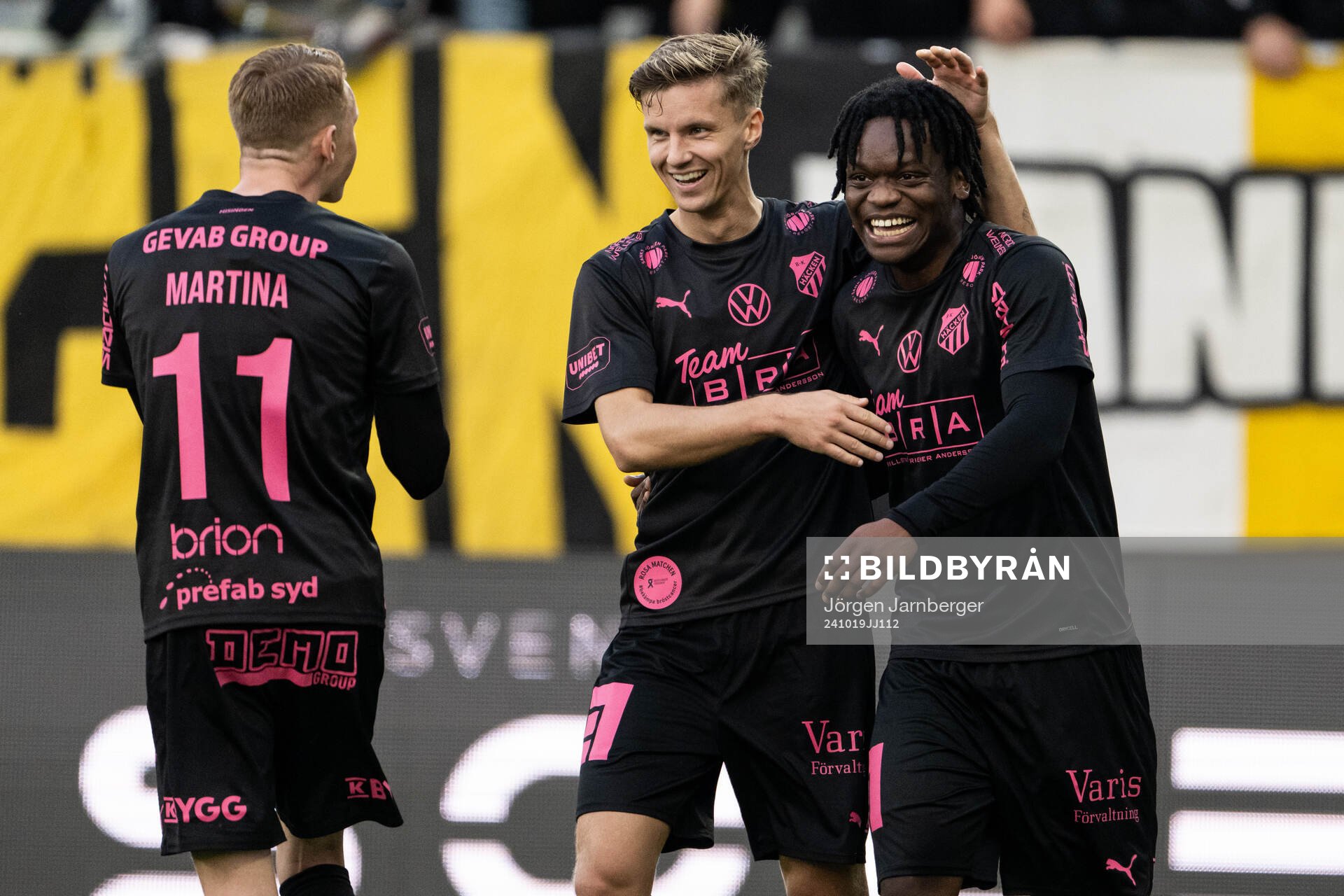 Häckens Samuel Leach Holm och Jeremy Agbonifo jublar