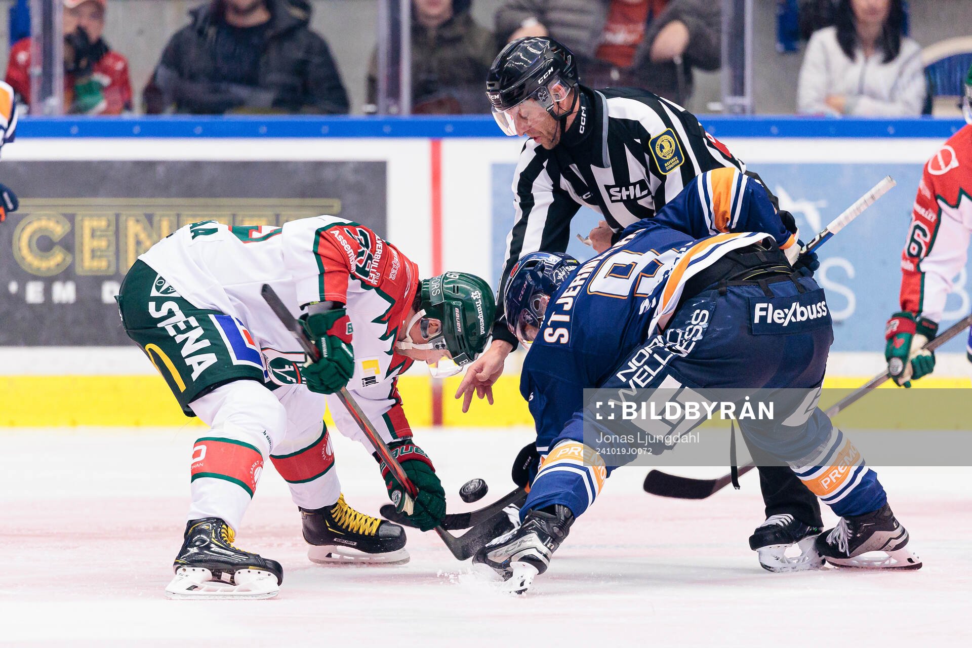 Tek mellan Frölundas Mikael Ruohomaa och Växjös Victor