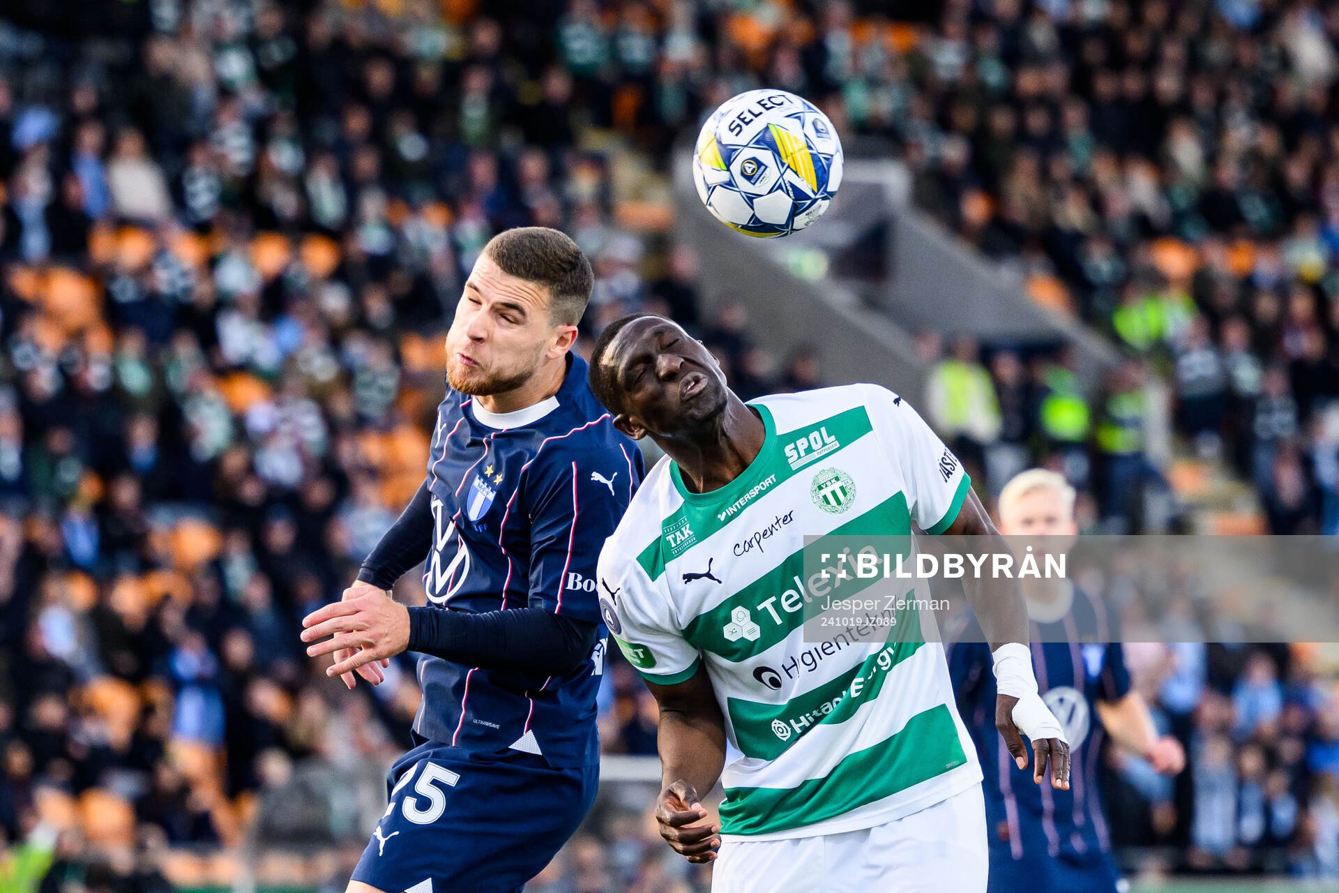 Malmö FFs Gabriel Busanello och Västerås Ibrahim Yalatif