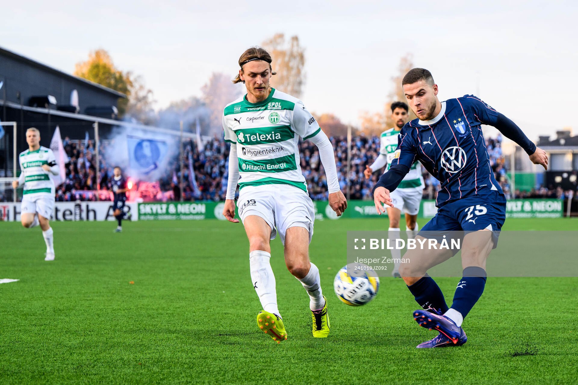 Västerås Gustav Granath och Malmö FFs Gabriel Busanello