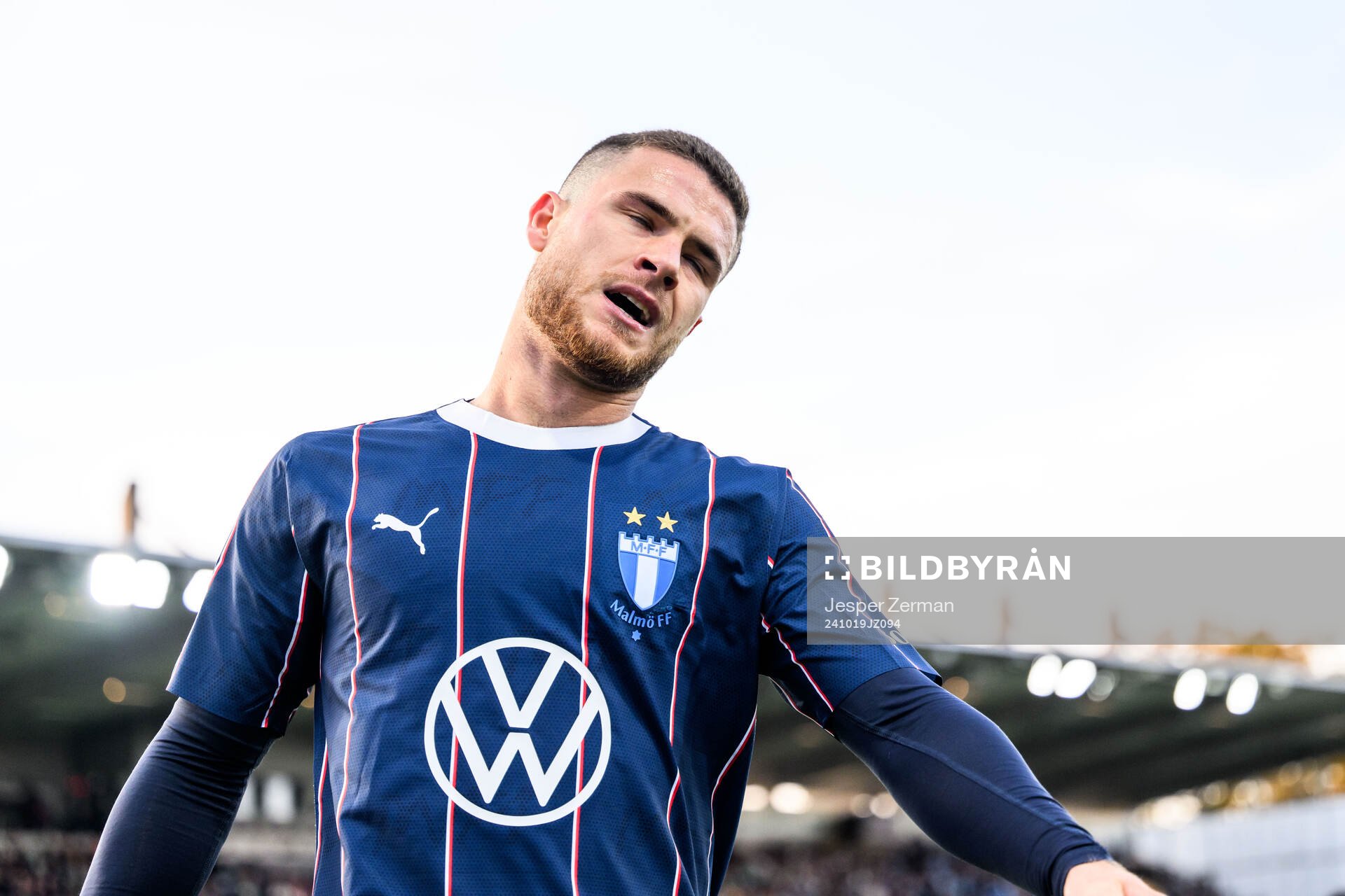 Malmö FFs Gabriel Busanello deppar
