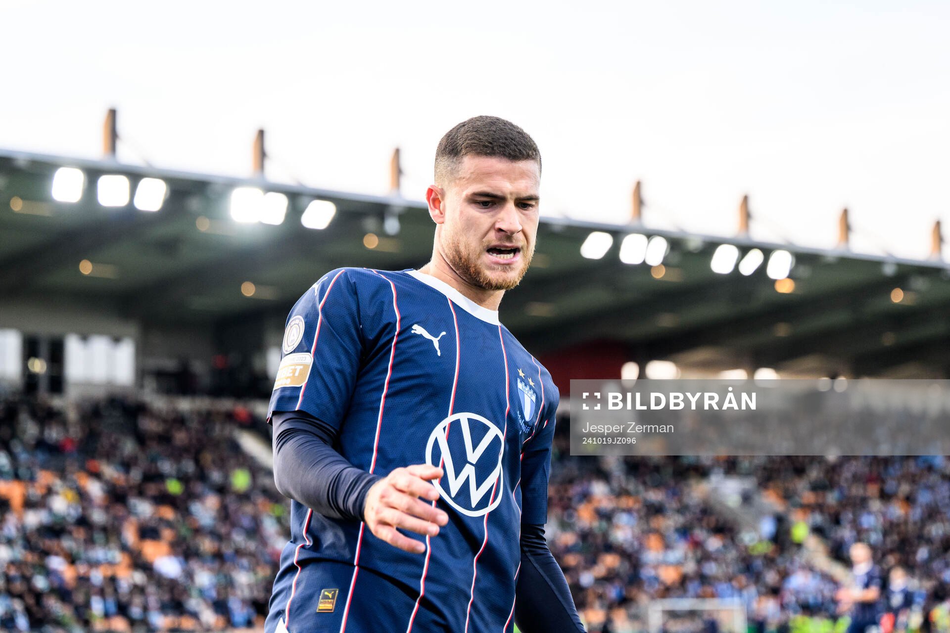 Malmö FFs Gabriel Busanello deppar