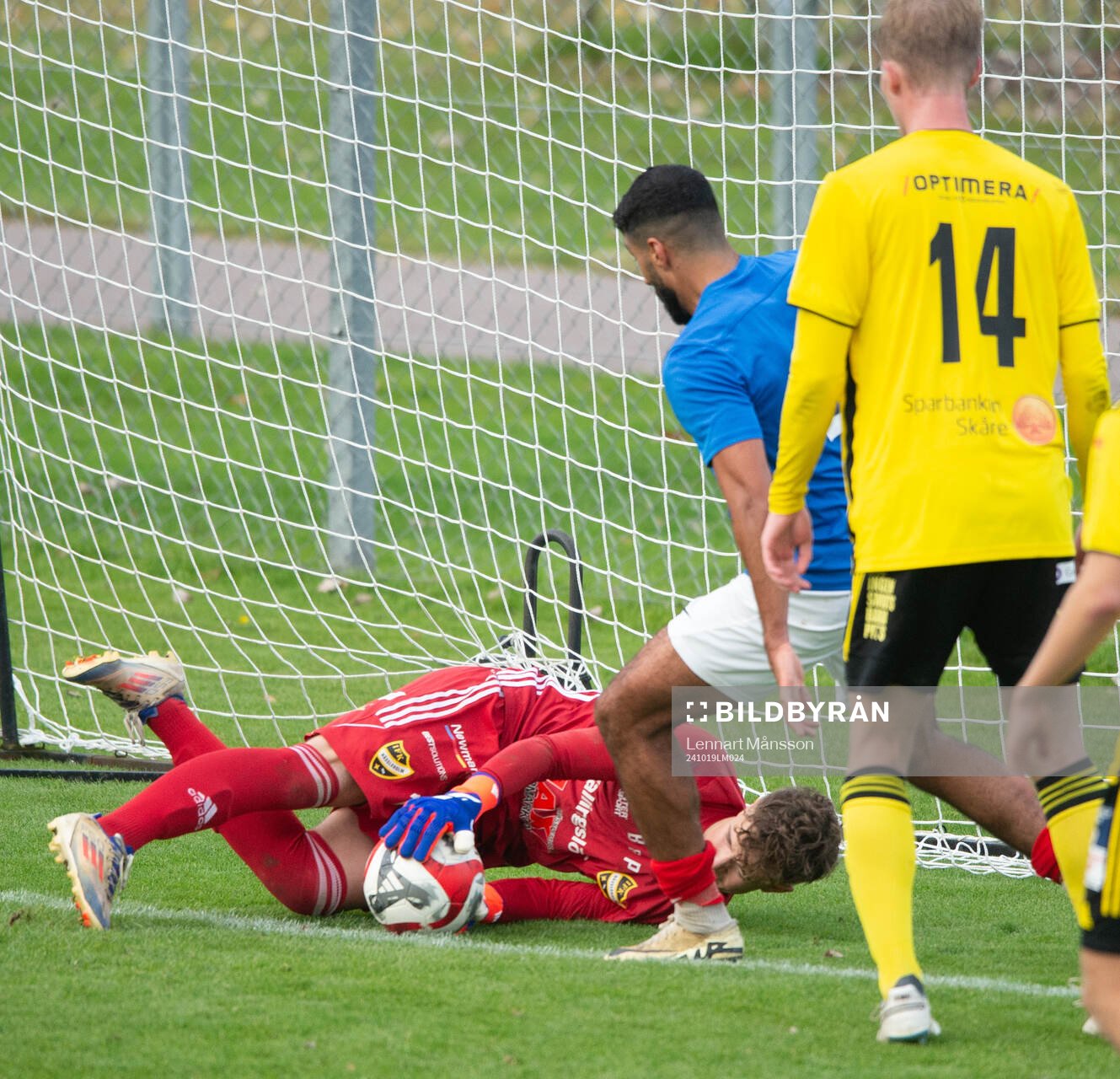 IFK Hässleholms Alve Lind räddar men domaren dömer mål