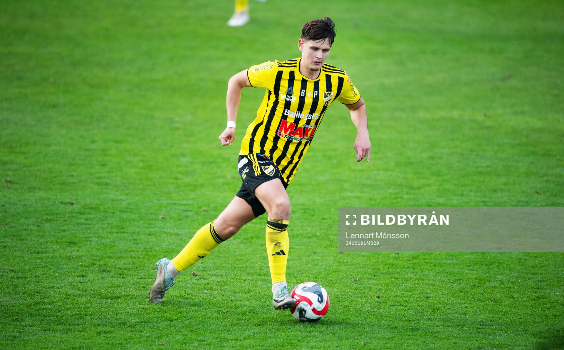 IFK Hässleholms Viktor Ahlgren i matchen i division 2