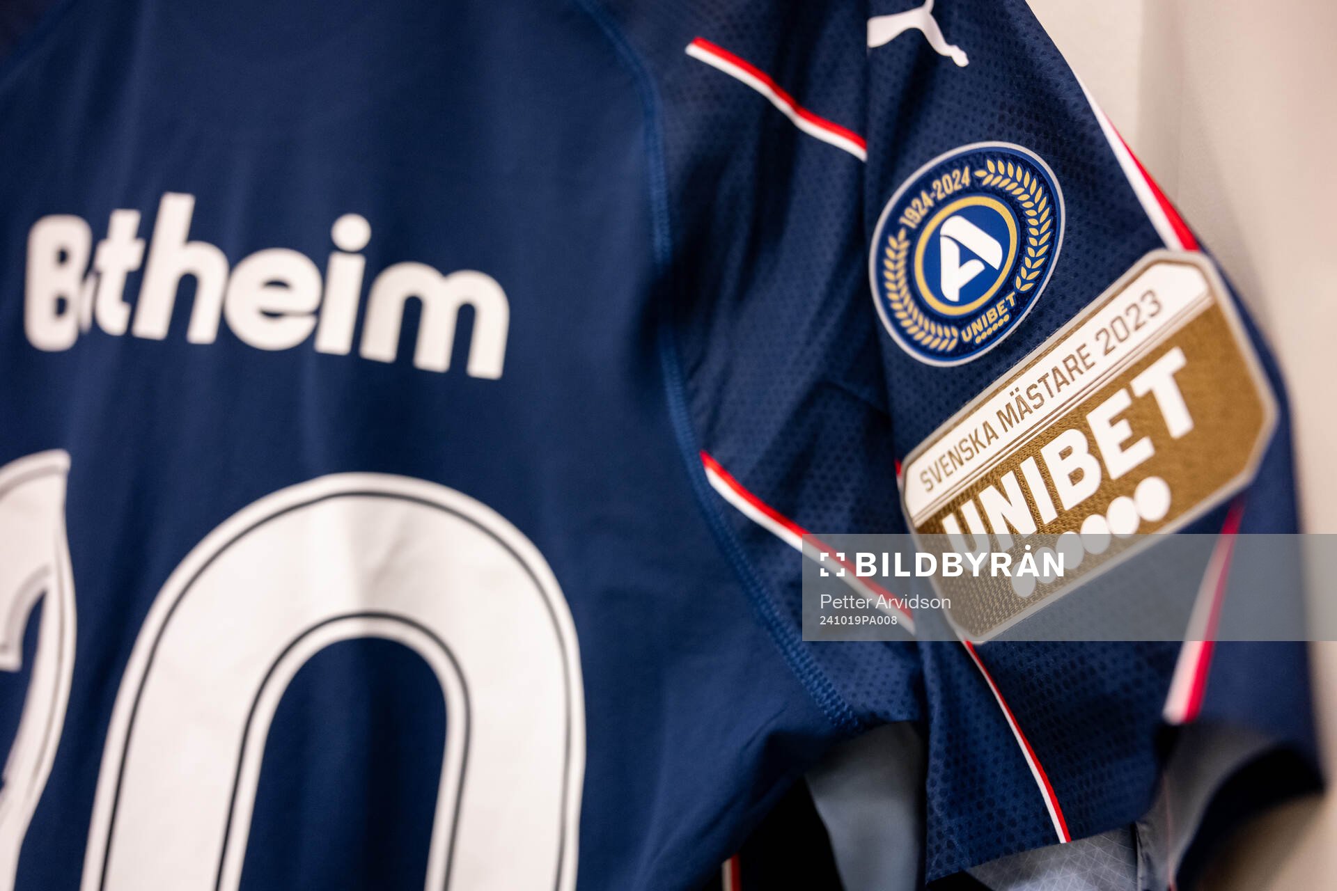 Matchtröja tillhörande Malmö FFs Erik Botheim hänger