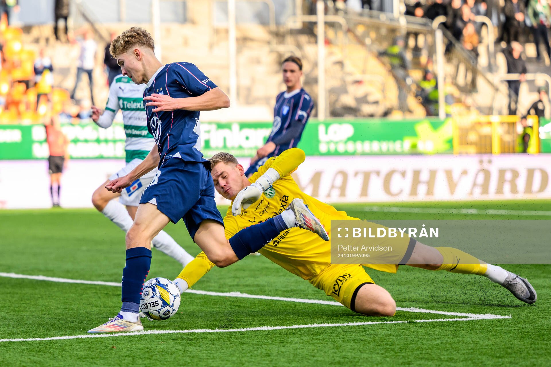 Västerås målvakt Johan Brattberg och Malmö FFs Hugo