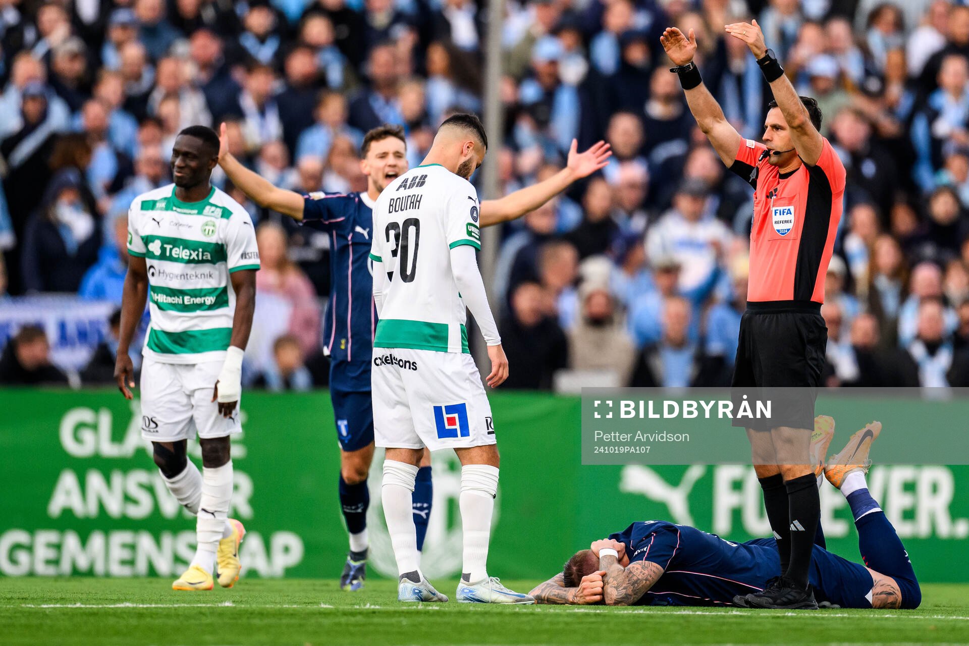 Malmö FFs Pontus Jansson har ont