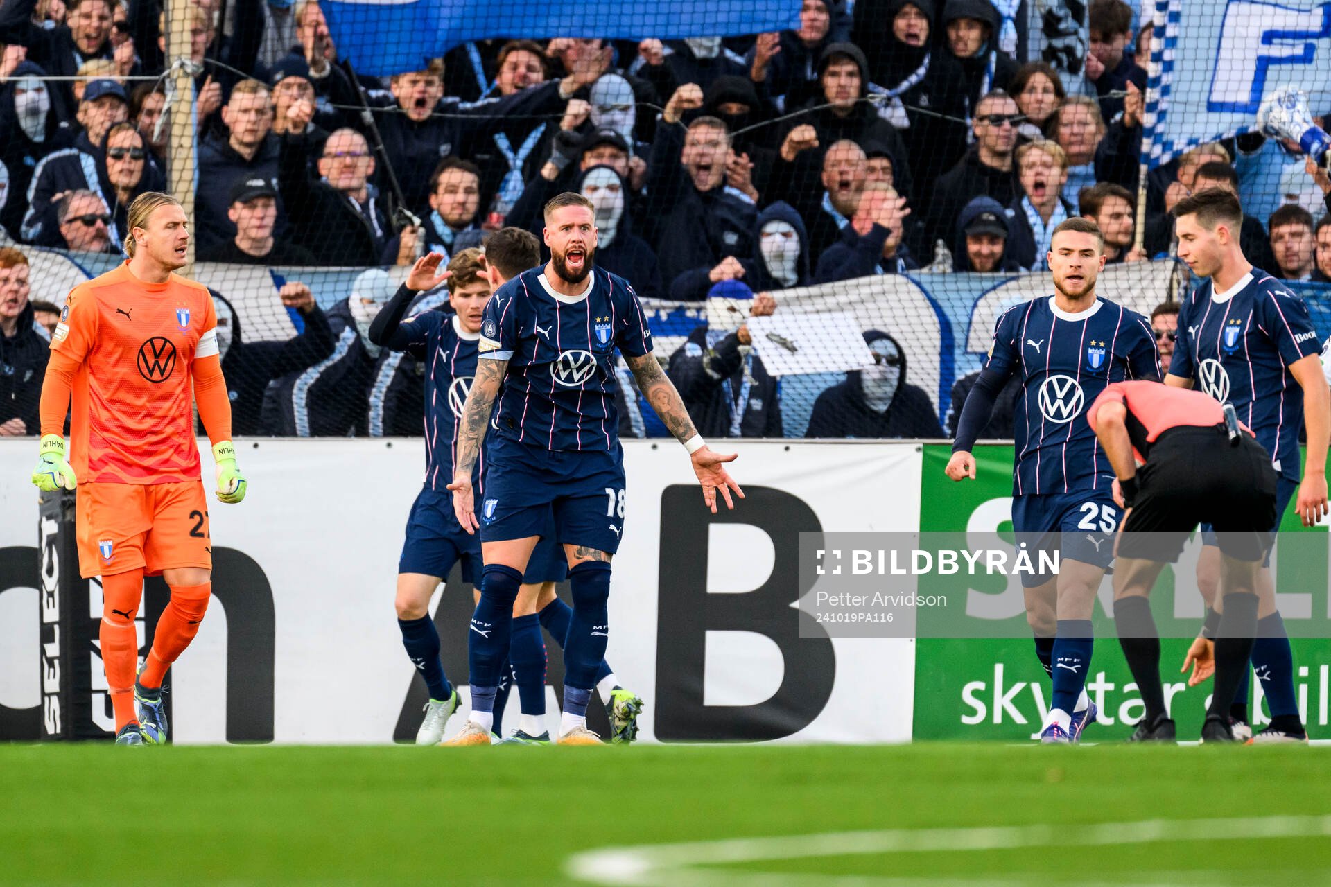 Malmö FFs Pontus Jansson reagerar