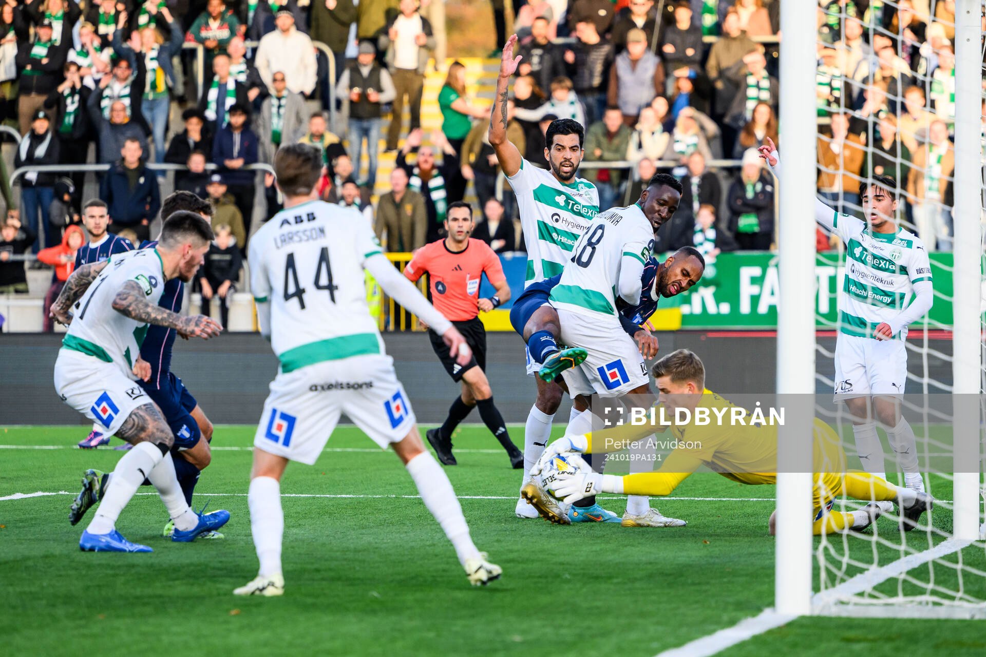 Malmö FFs Isaac Kiese Thelin och Västerås målvakt Johan