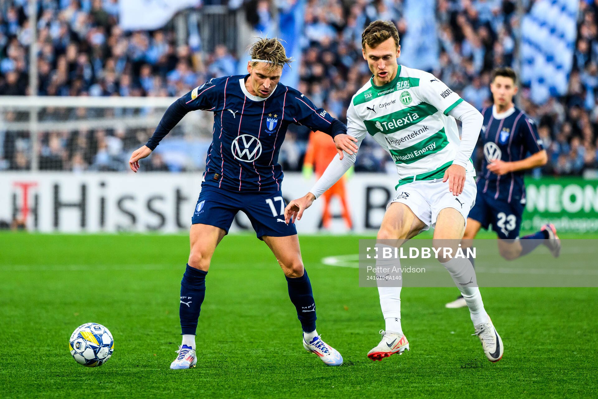 Malmö FFs Jens Stryger Larsen och Västerås Victor