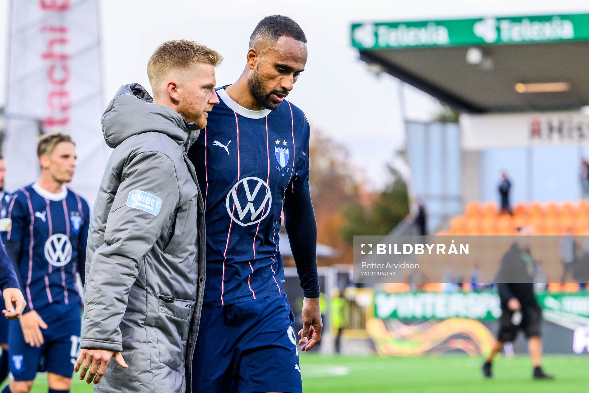 Malmö FFs Anders Christiansen och Isaac Kiese Thelin deppar