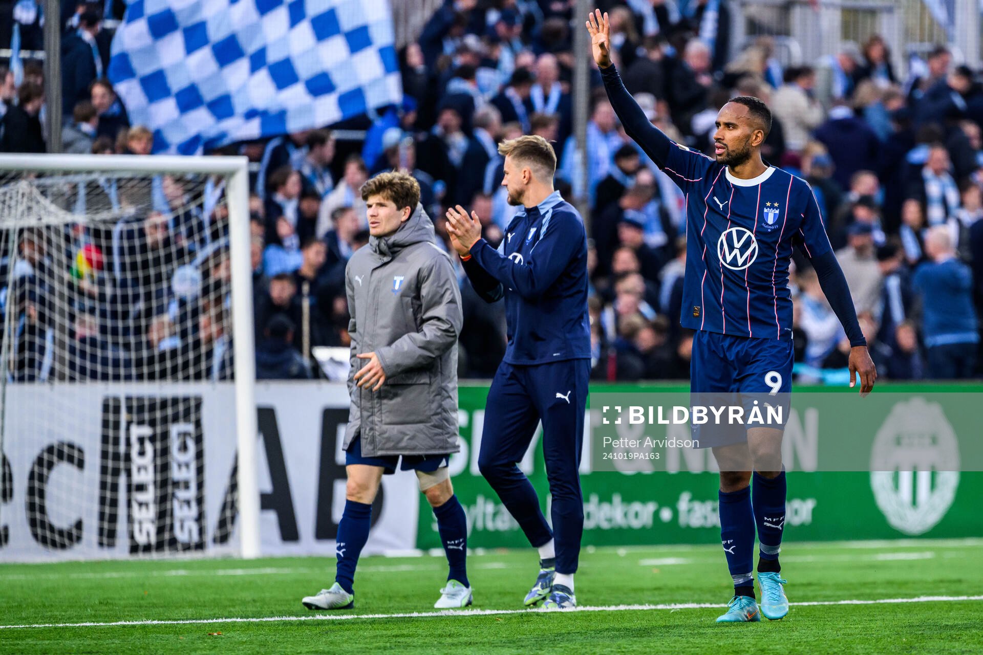 Malmö FFs Isaac Kiese Thelin deppar