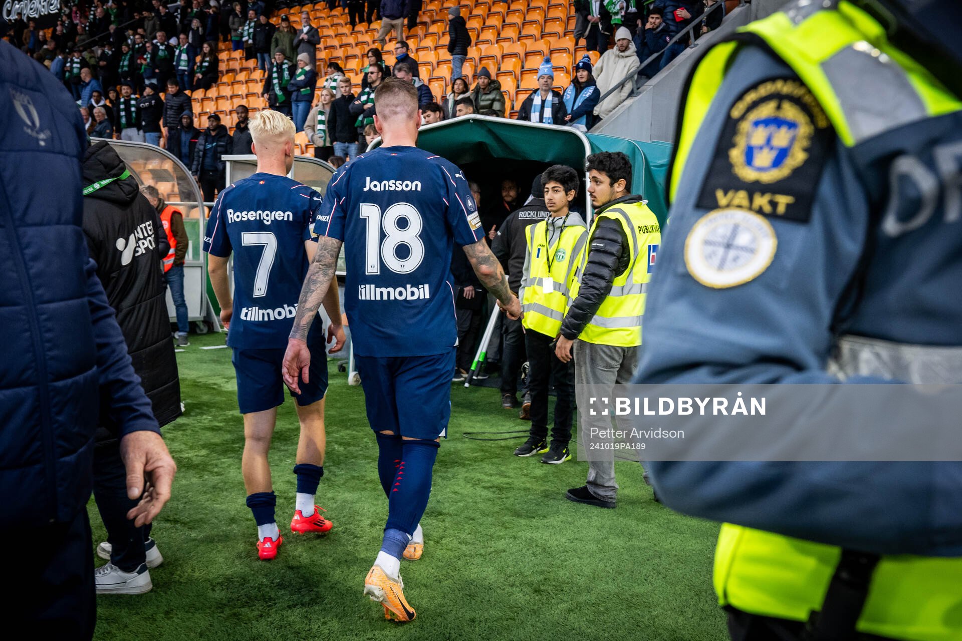Malmö FFs Otto Rosengren och Pontus Jansson lämnar planen