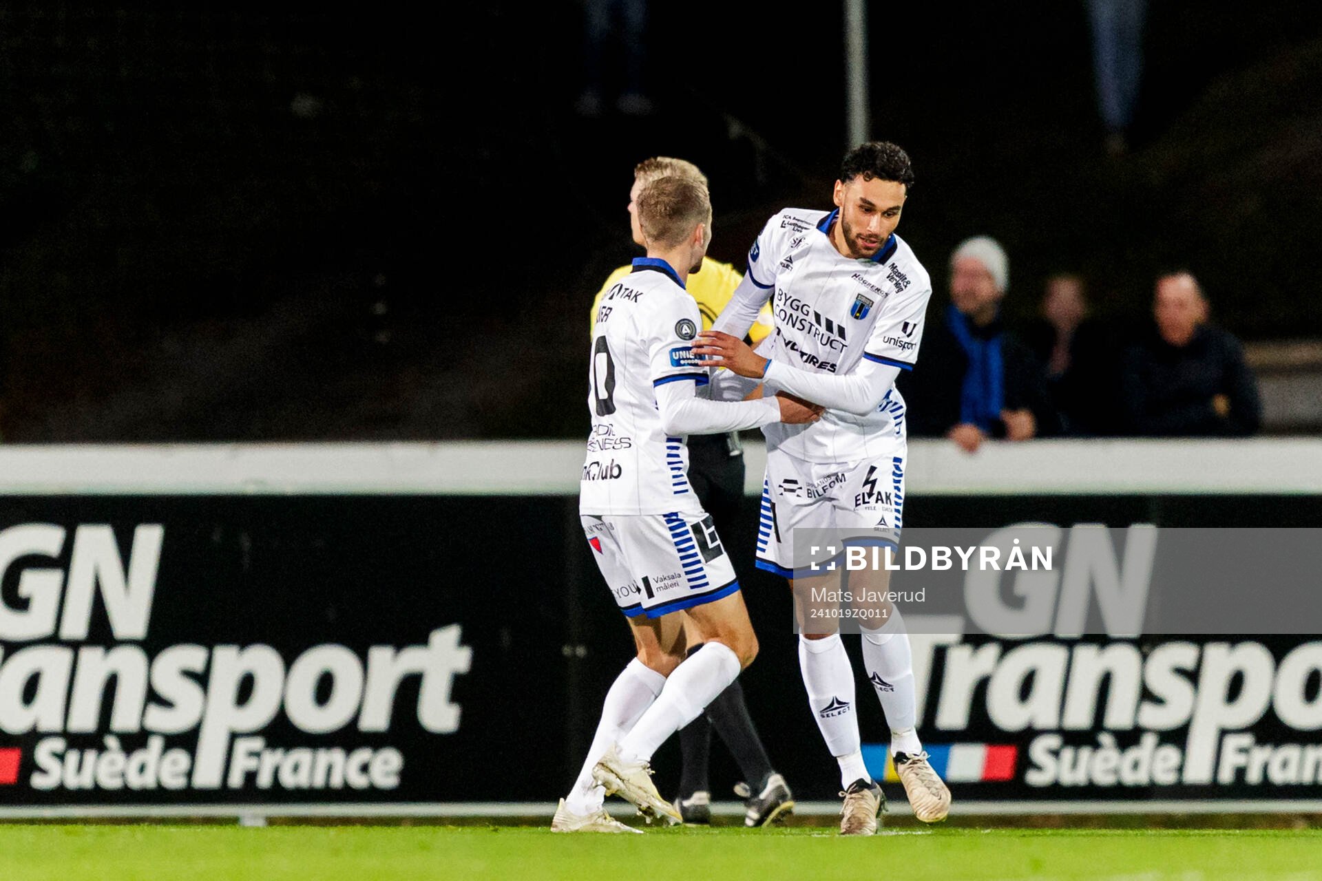 Sirius Joakim Persson jublar efter 2-1 under fotbollsmatchen i Allsvenskan mellan Halmstad och Sirius den 19 oktober 2024 i Halmstad. 