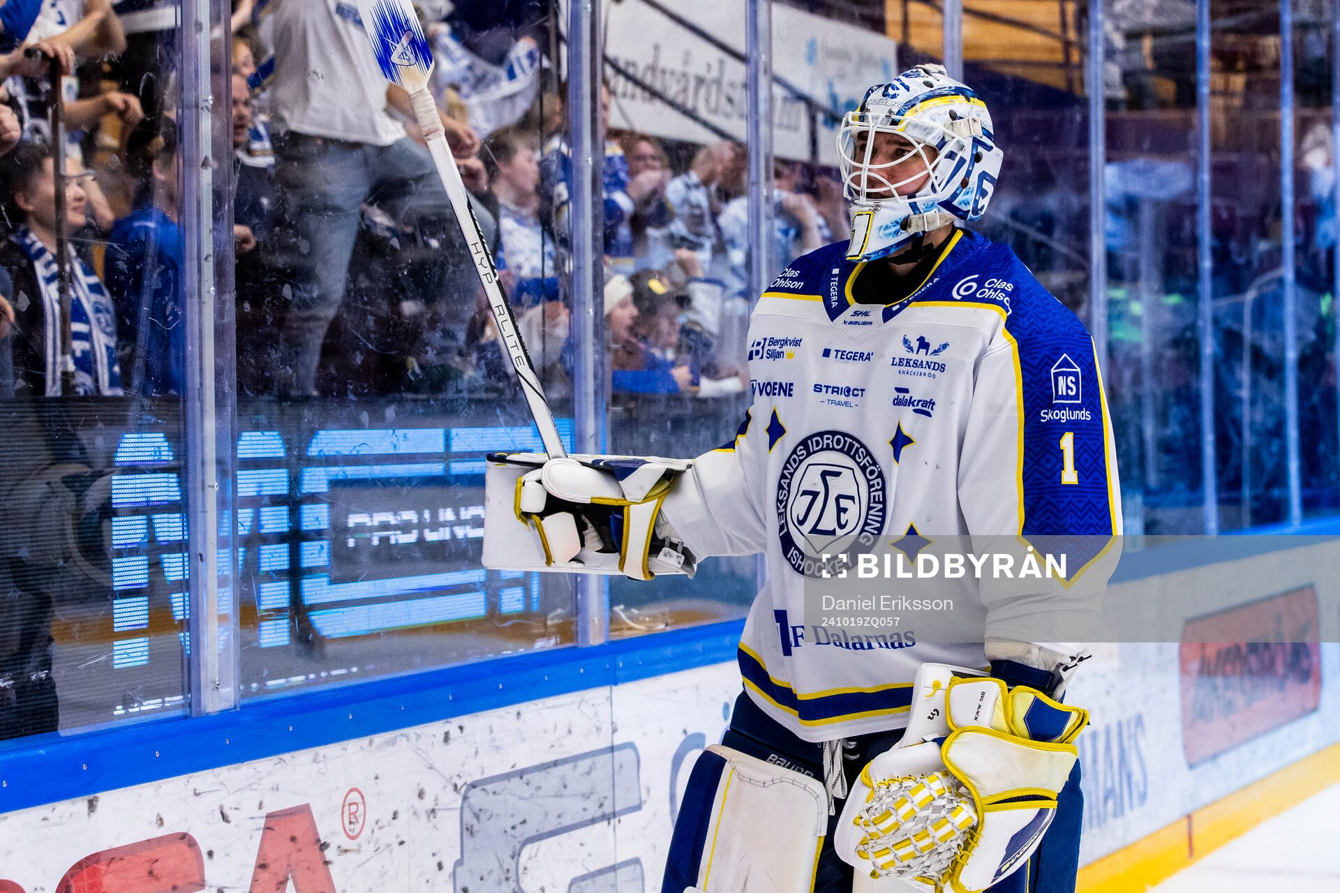 Leksands målvakt Marcus Gidlöf jublar