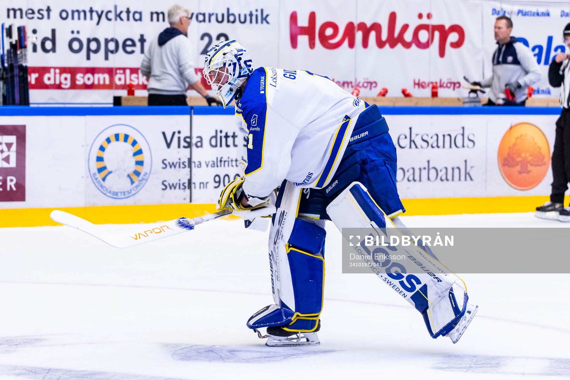 Leksands målvakt Marcus Gidlöf jublar
