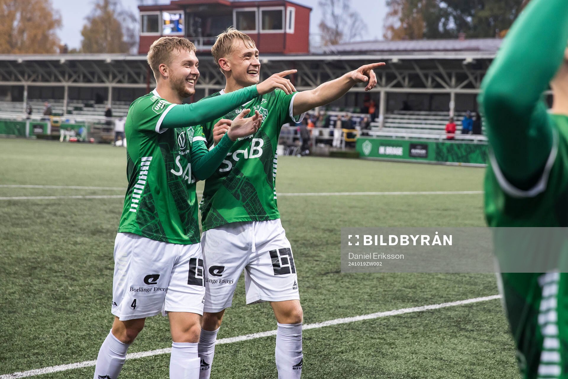 Brages Malte Persson och Henry Sletsjøe jublar