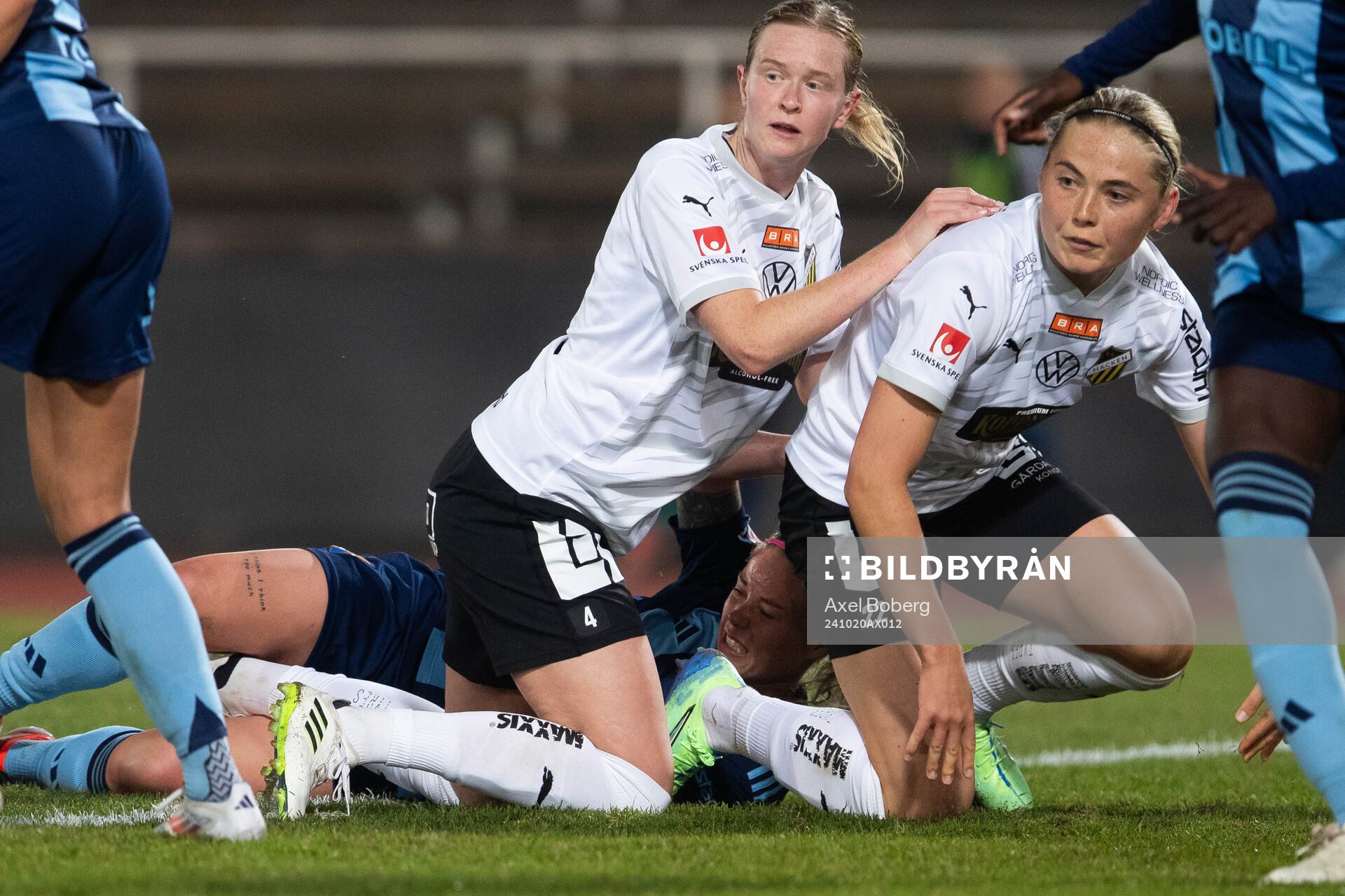 Häckens Emma Östlund och Djurgårdens Therese Åsland