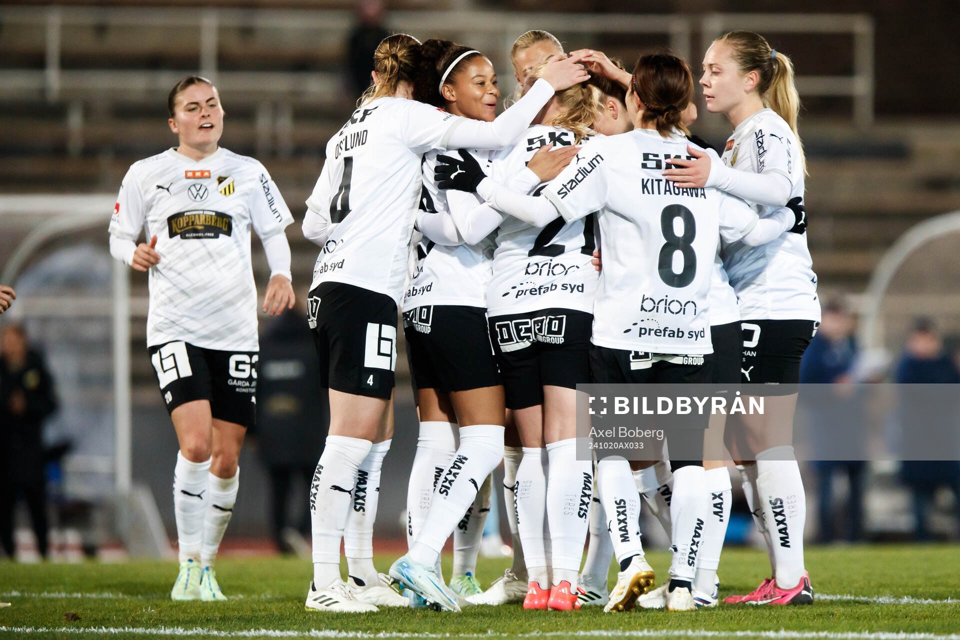 Häckens Johanna Fossdalsá Sørensen jublar med lagkamrater