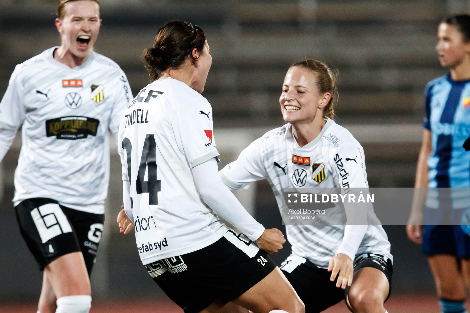 Häckens Tabby Tindell jublar