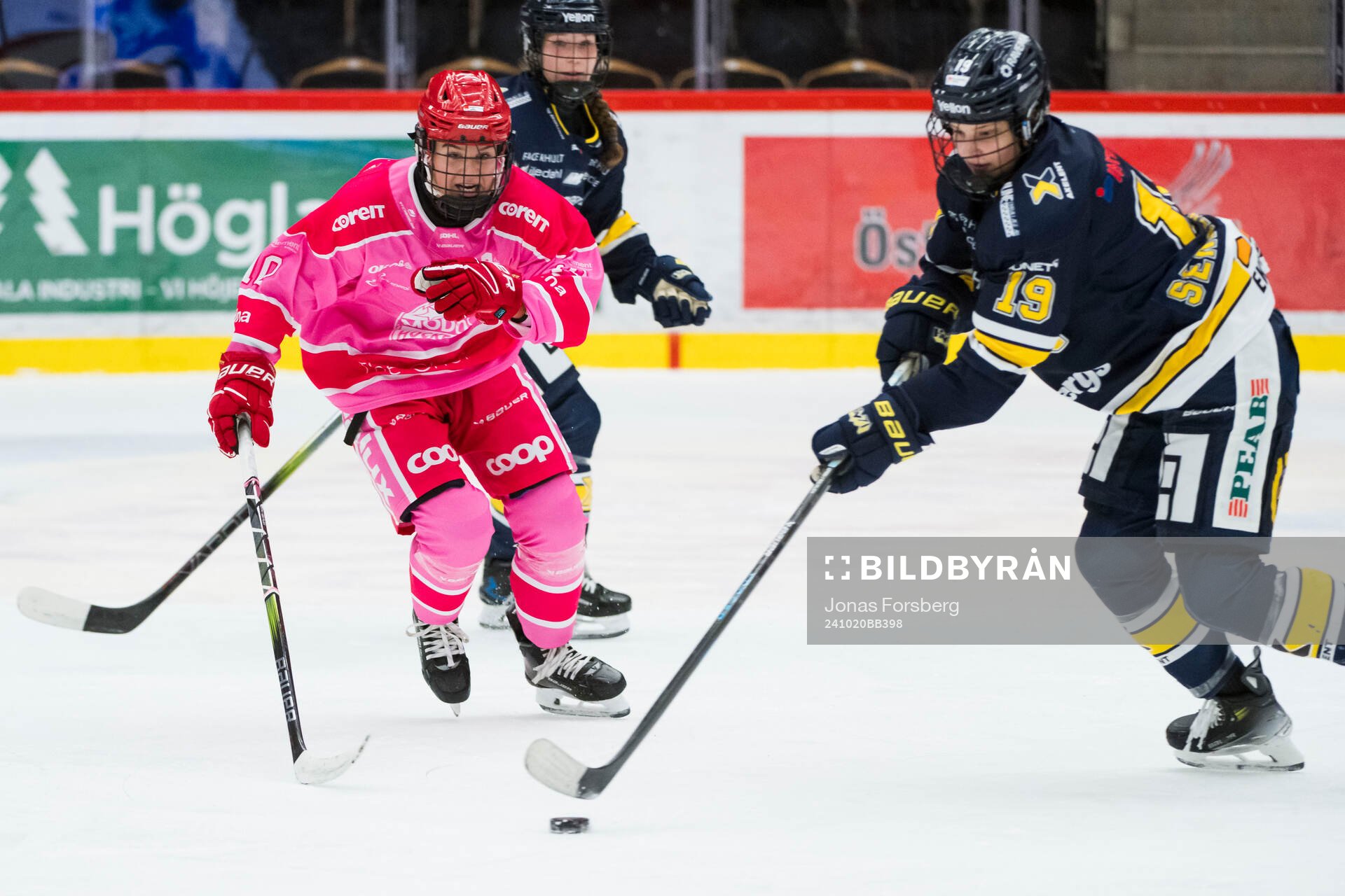 Modos Wilma Sundin och HV71s Klara Seroiszkova