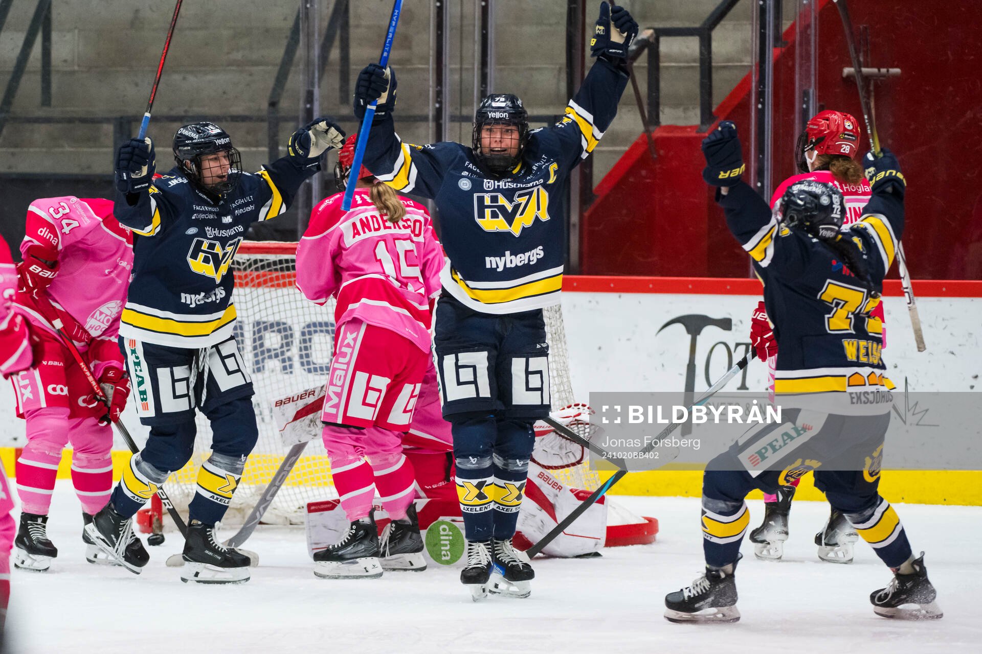 HV71s Elin Svensson  jublar
