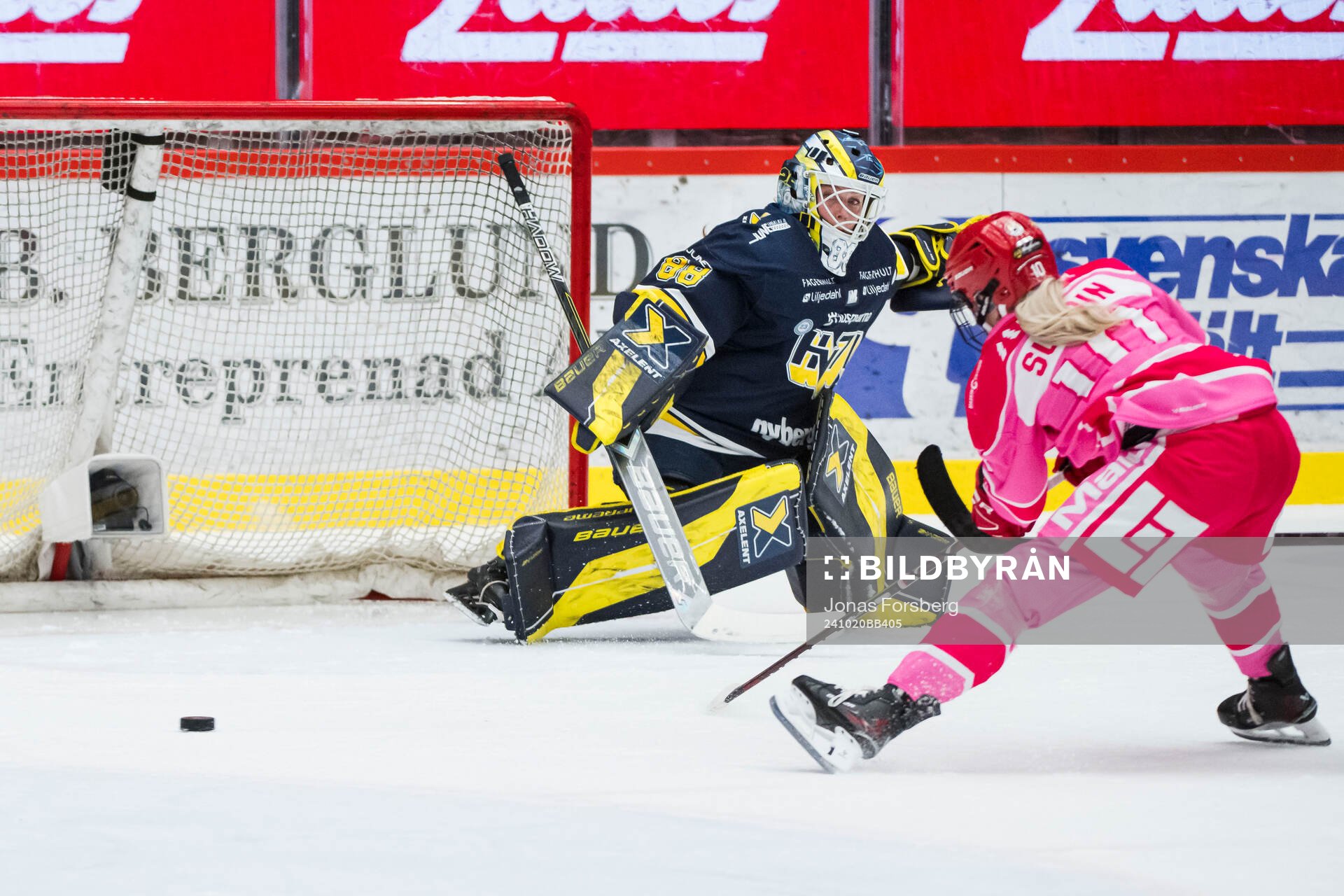 HV71s målvakt Lina Van Noort och Modos Wilma Sundin