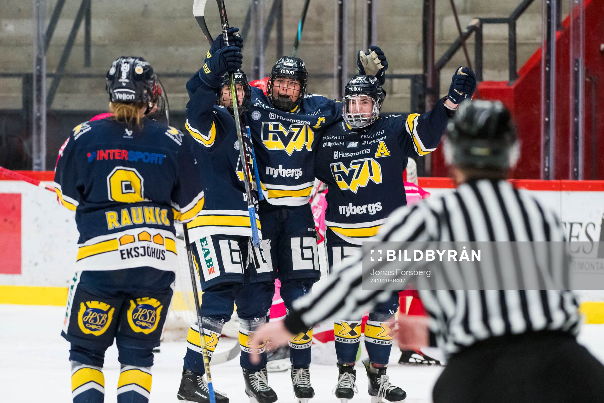 HV71s Elin Svensson  jublar