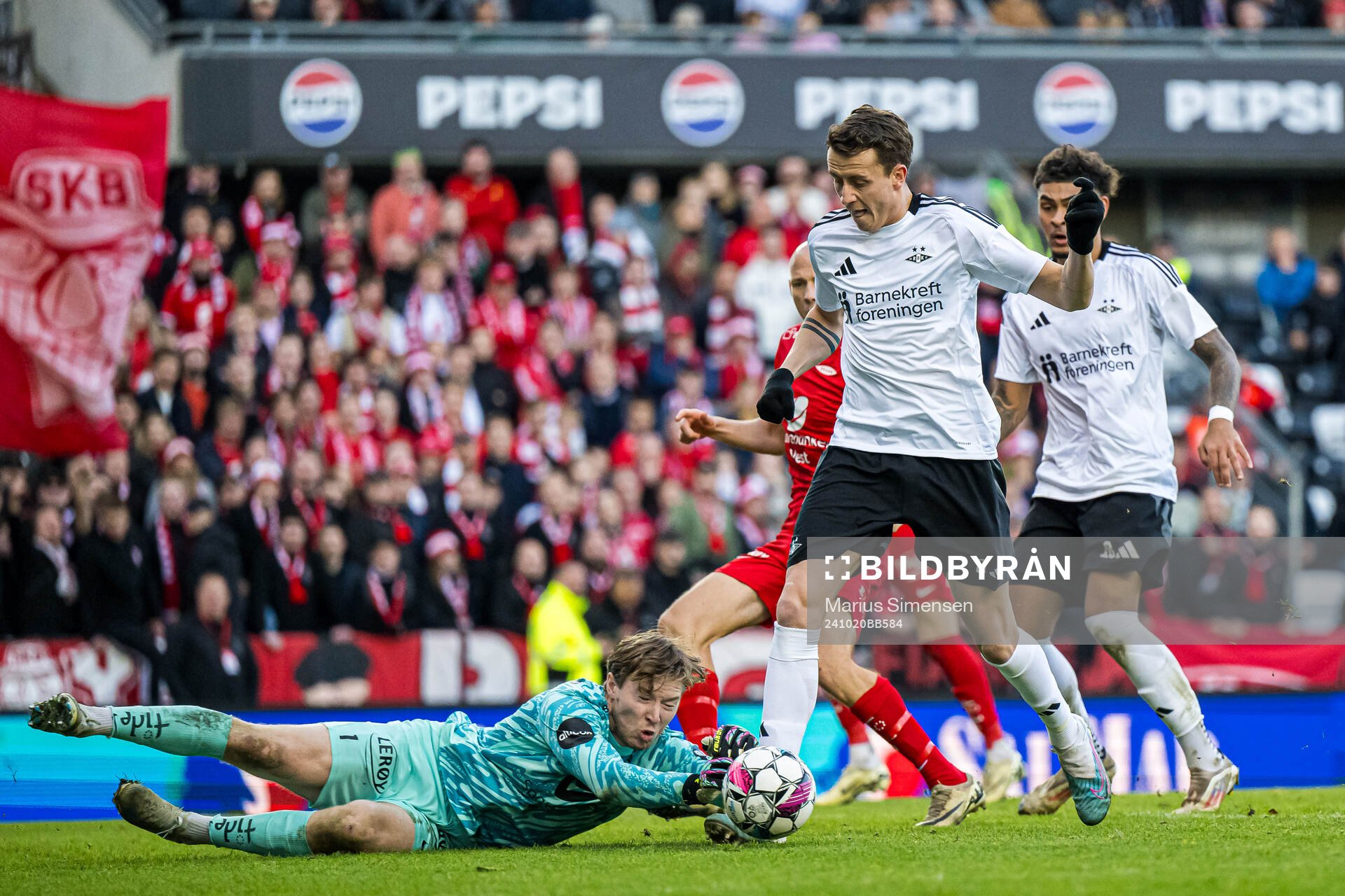 Mathias Dyngeland of Brann and Ole Sæter of Rosenborg