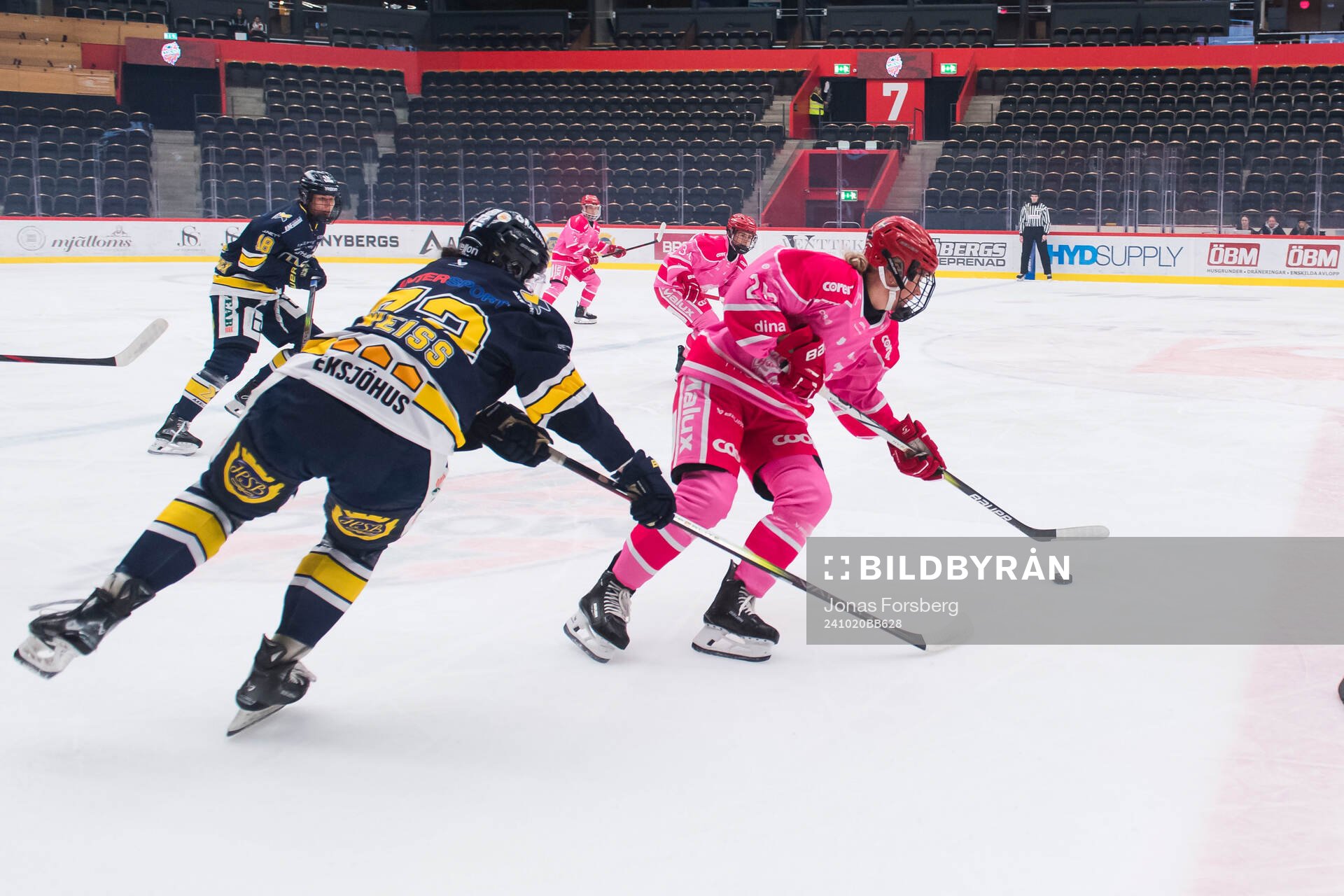 Modos Brooke Mcquigge och HV71s Kennedy Bobyck