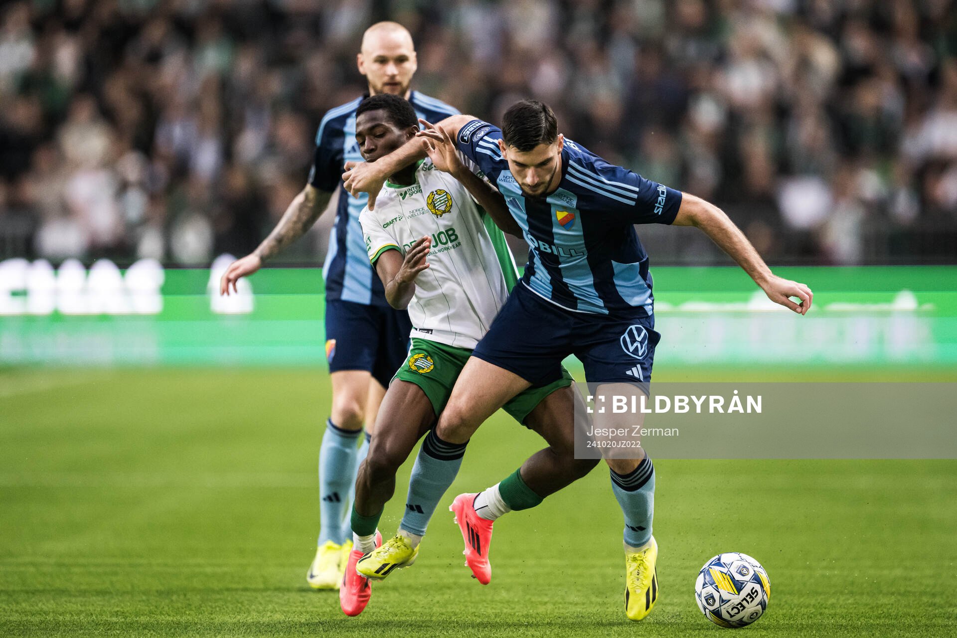 Hammarbys Bouzomana Toure och Djurgårdens Besard Sabovic