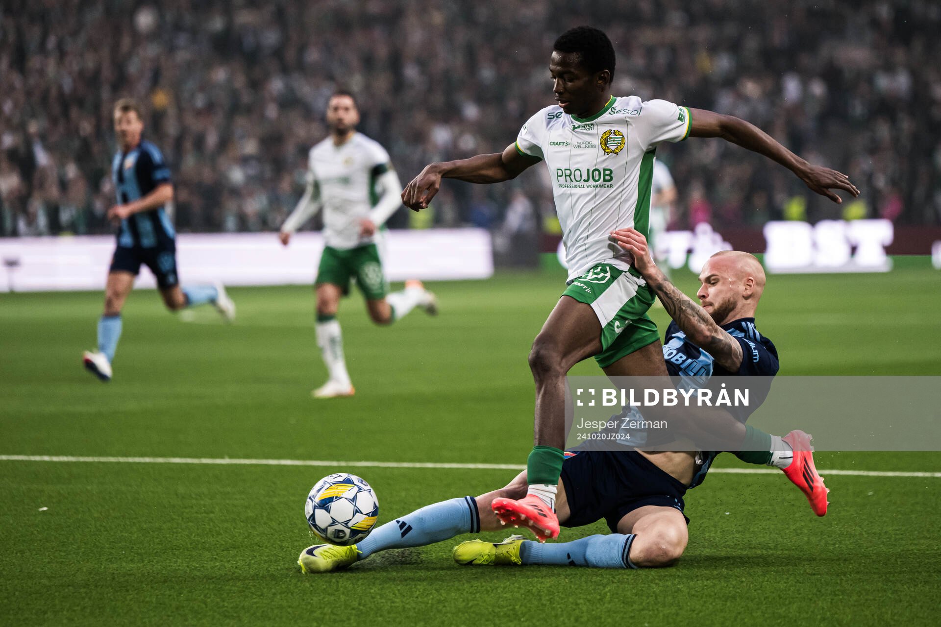 Hammarbys Bouzomana Toure och Djurgårdens Adam Ståhl